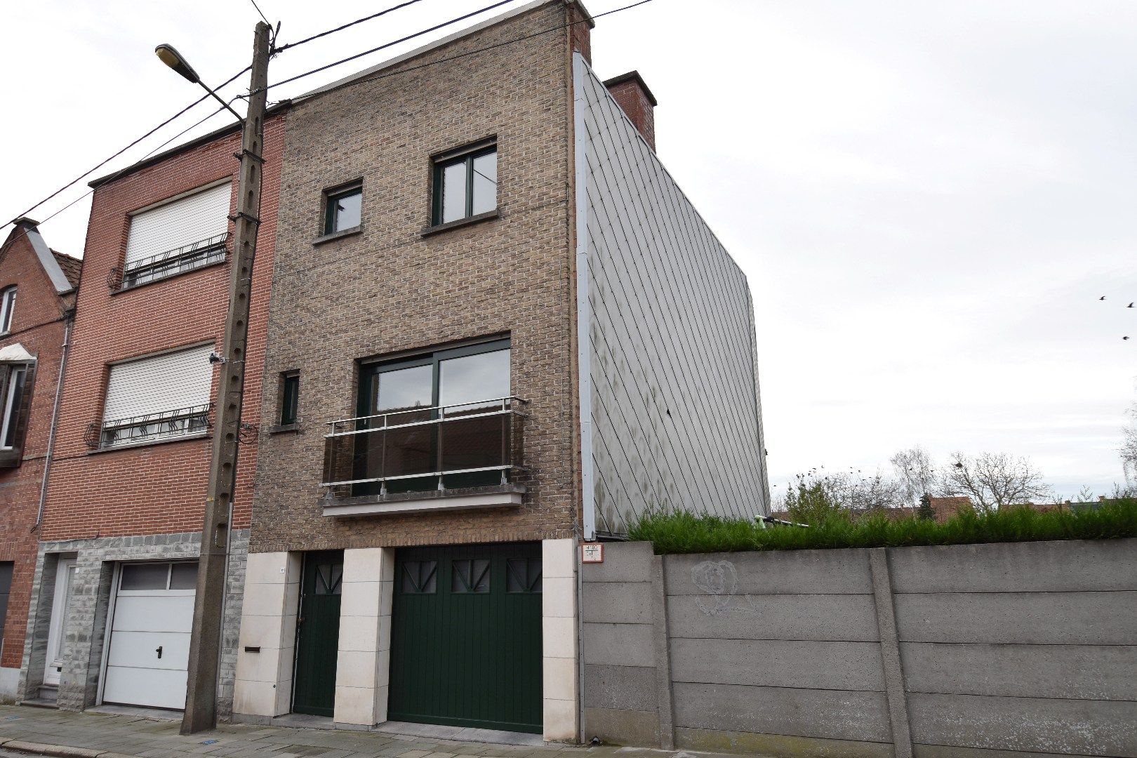 Ruime bel-etage woning met tuin, garage en 3 slaapkamers in Bissegem foto {{pictureIndex}}