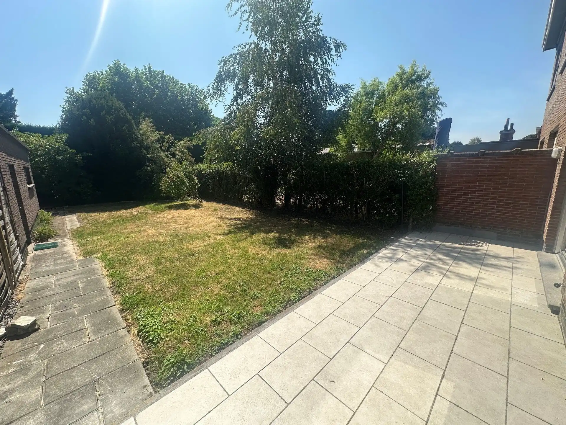 Ruime gezinswoning met 4 slaapkamers, garage en tuin foto 14