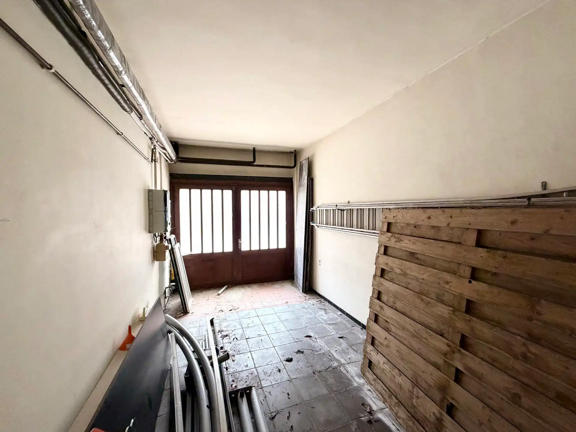 Ruime te renoveren woning met 4 slaapkamers, tuin en garage in Adinkerke te koop. foto 11