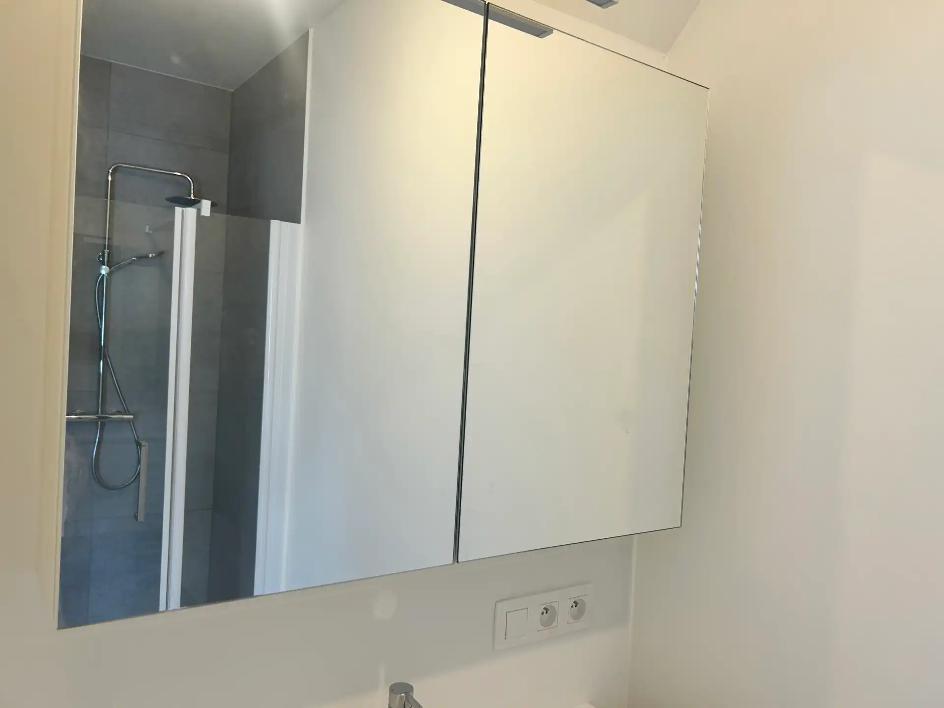 Appartement met 1 slaapkamer in het mooie Sledderlo, Genk. foto 12