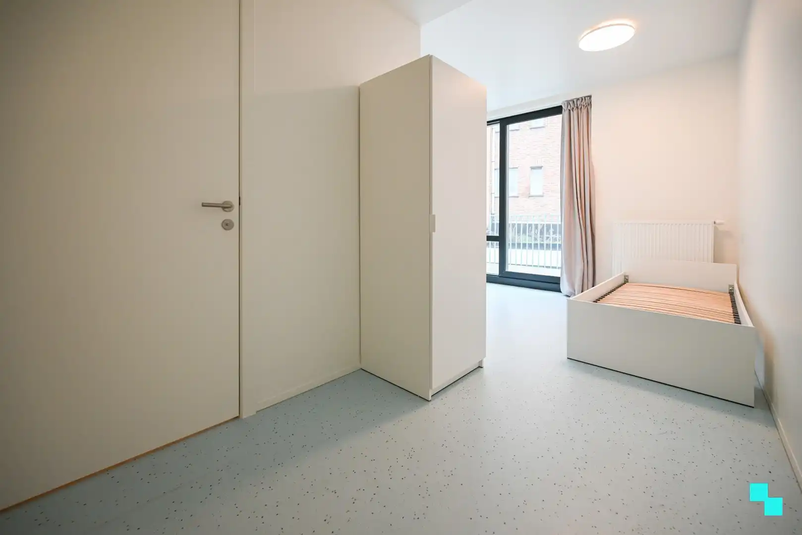 Studentenkamer met eigen badkamer en terras, centrum Kortrijk foto 5