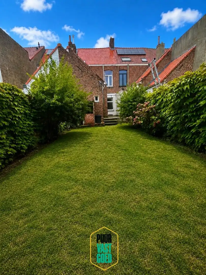 Op te knappen belle-époque woning met 'ziel' en een heel toffe tuin foto 2