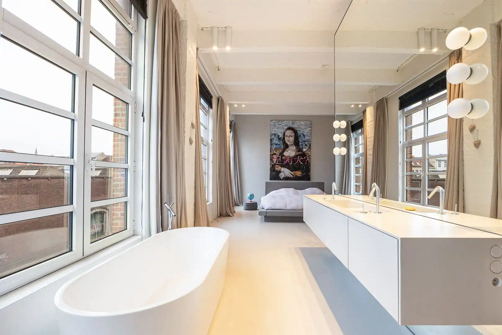 XXL loft met industriële ziel en terras foto 11