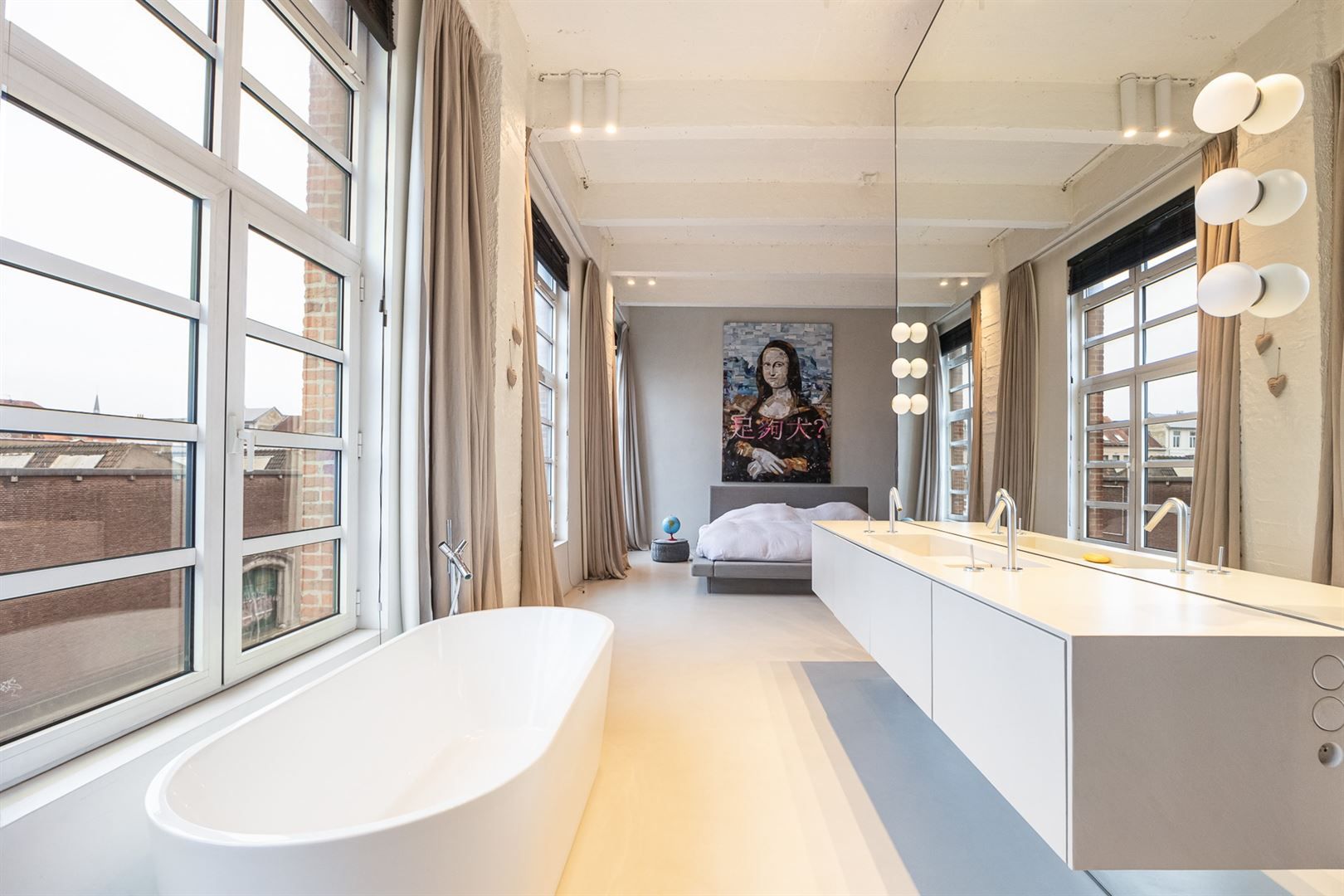 XXL loft met industriële ziel en terras foto 11