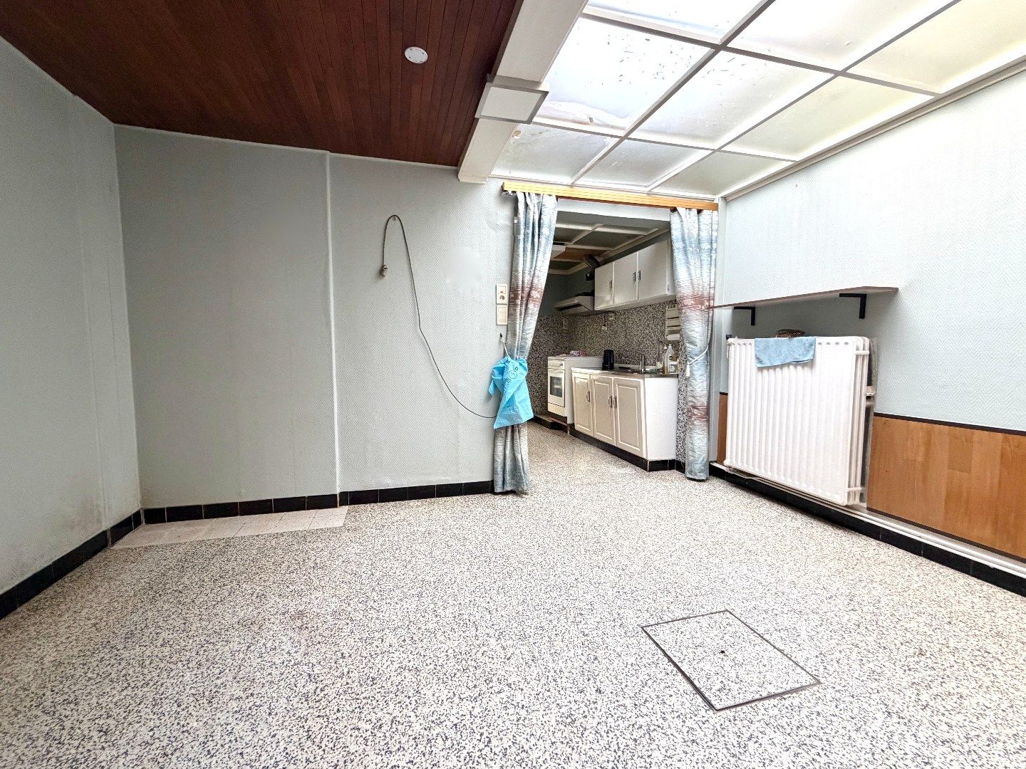 Te renoveren rijwoning met 4 slaapkamers en tuin in Kortrijk foto 5