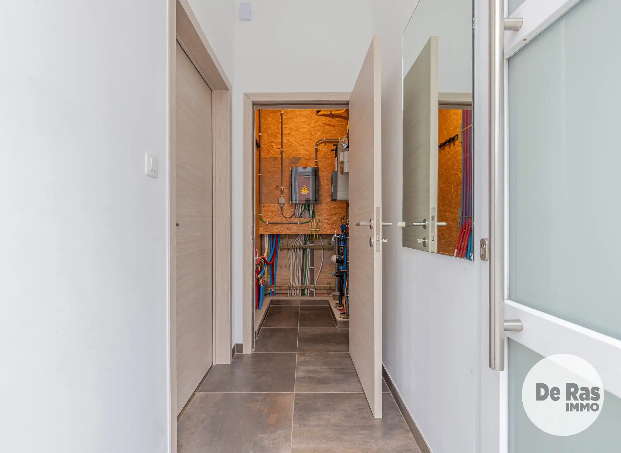 AALST - Totaal gerenoveerde woning in een doodlopende straat foto 3