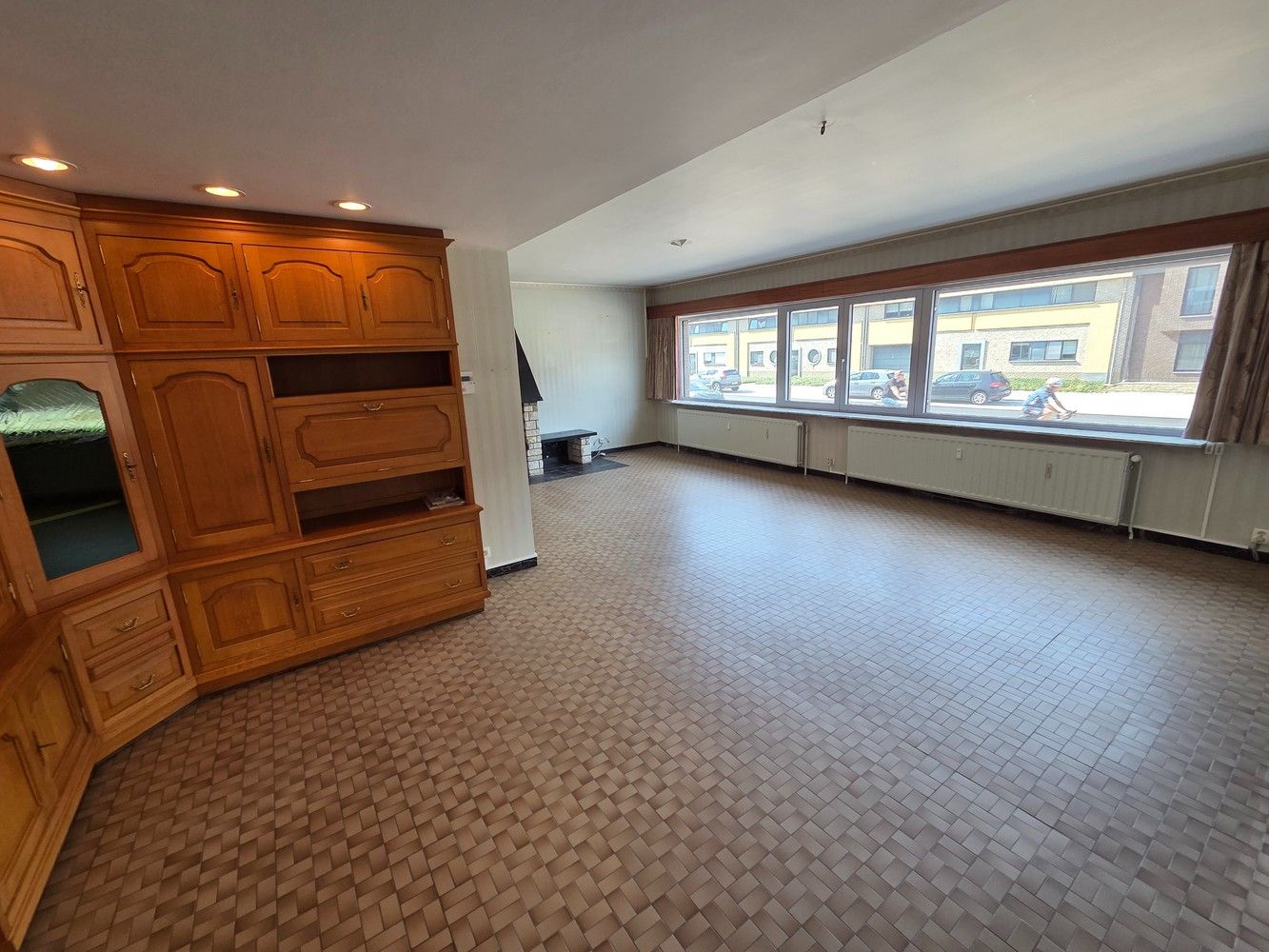 Uitzonderlijk ruim appartement met 4 slaapkamers, bureau en dubbele garage foto 3