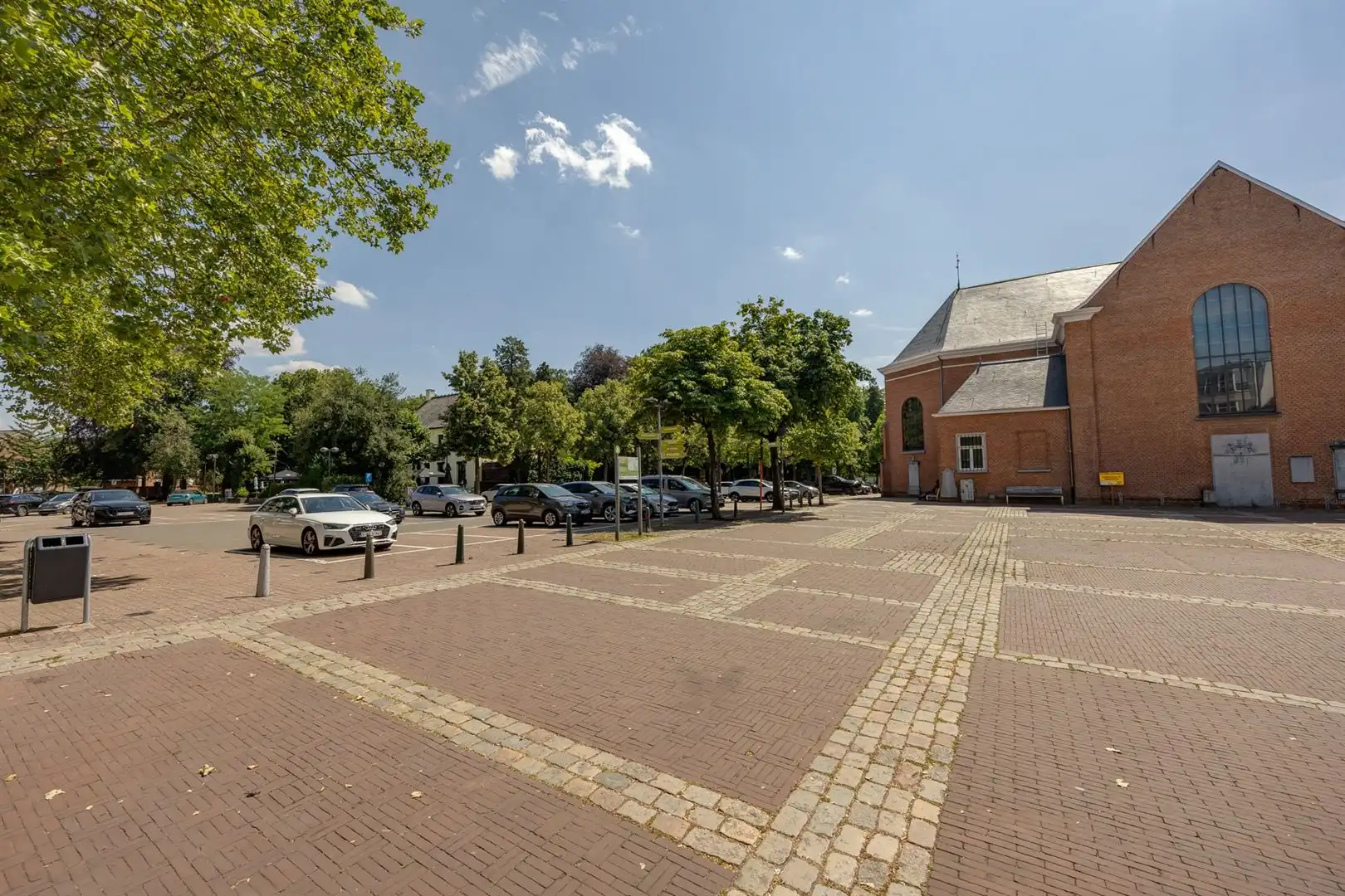 Gemeubelde penthouse in hartje Brasschaat foto 24