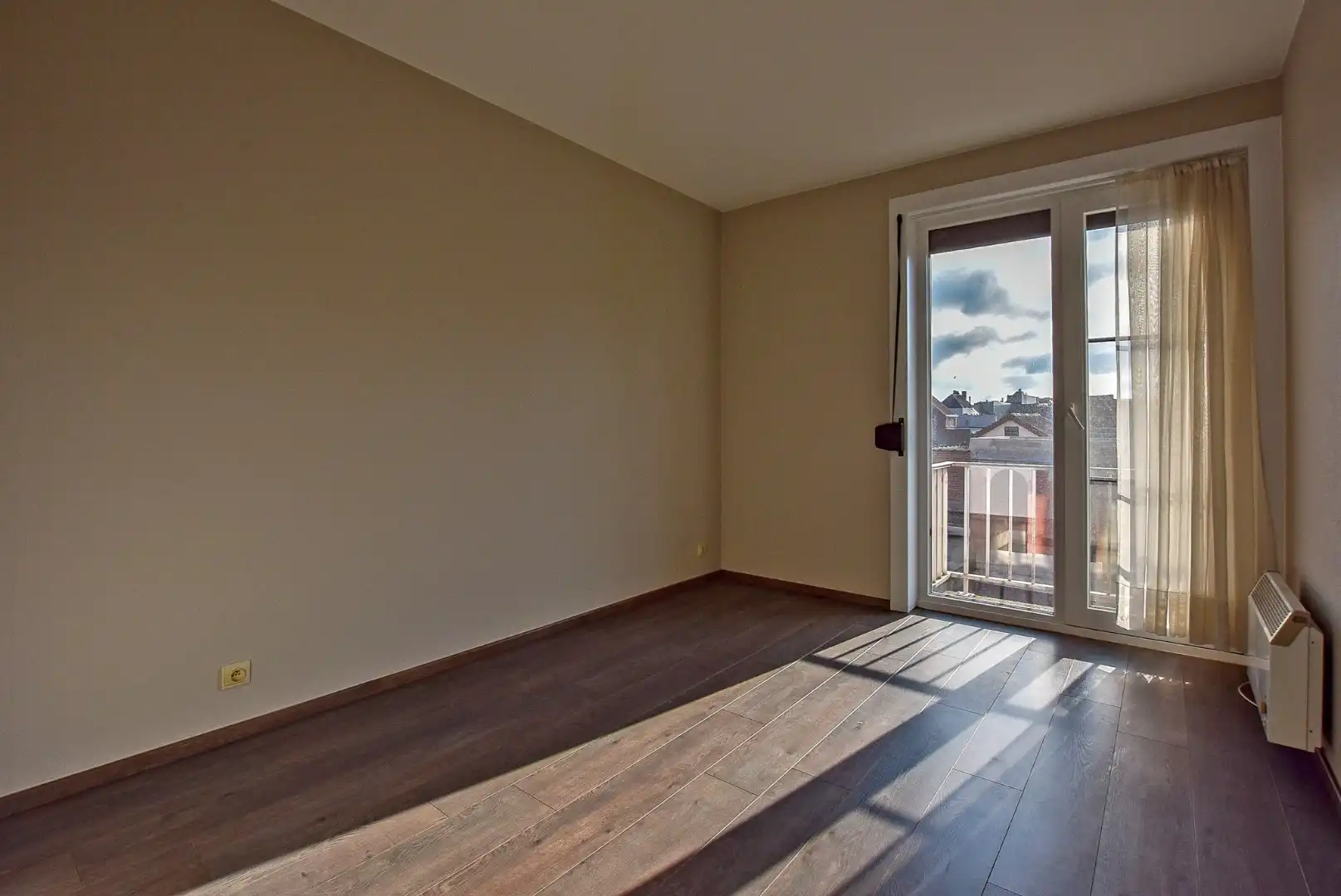 Ruim lichtrijk 2-slaapkamerappartement te huur gelegen op de Visserskaai te Nieuwpoort Stad.  foto 6