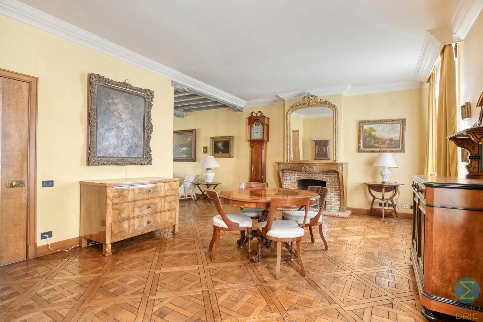 Karaktervolle herenwoning met zwembad en grote garage foto 7