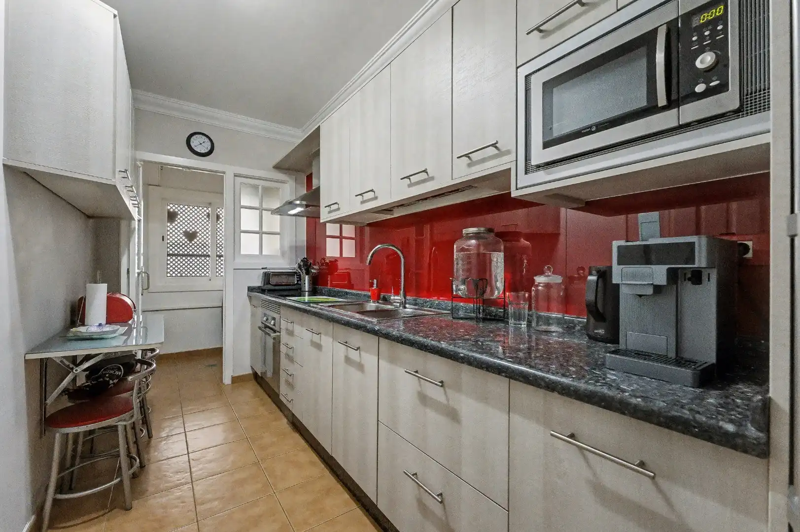 Mooi 3-slaapkamer hoekappartement, volledig instapklaar en in topconditie. foto 4