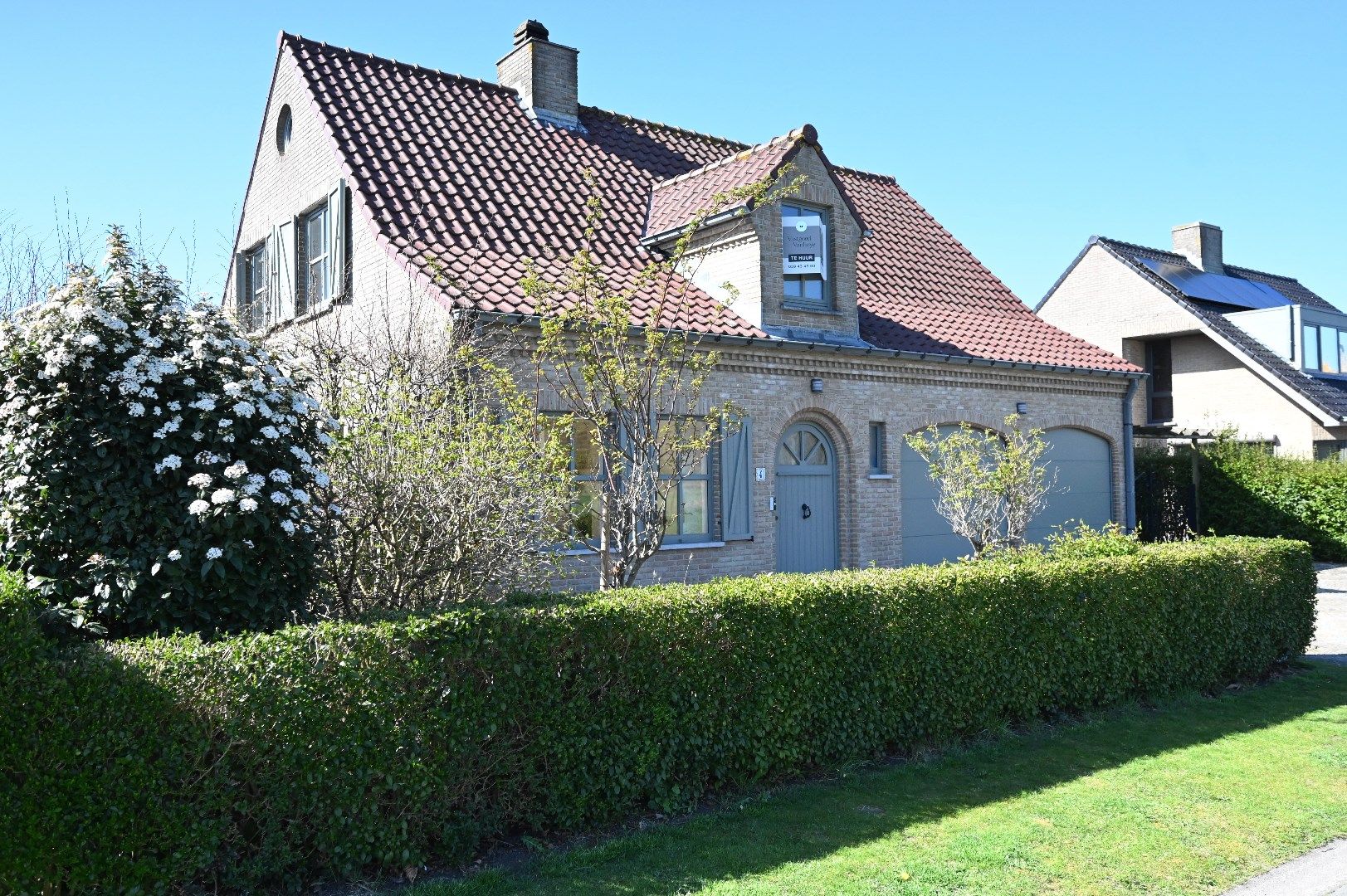 KNAPPE KLASSE VILLA MET WELNESS FACILITEITEN IN EEN OASE VAN RUST foto {{pictureIndex}}