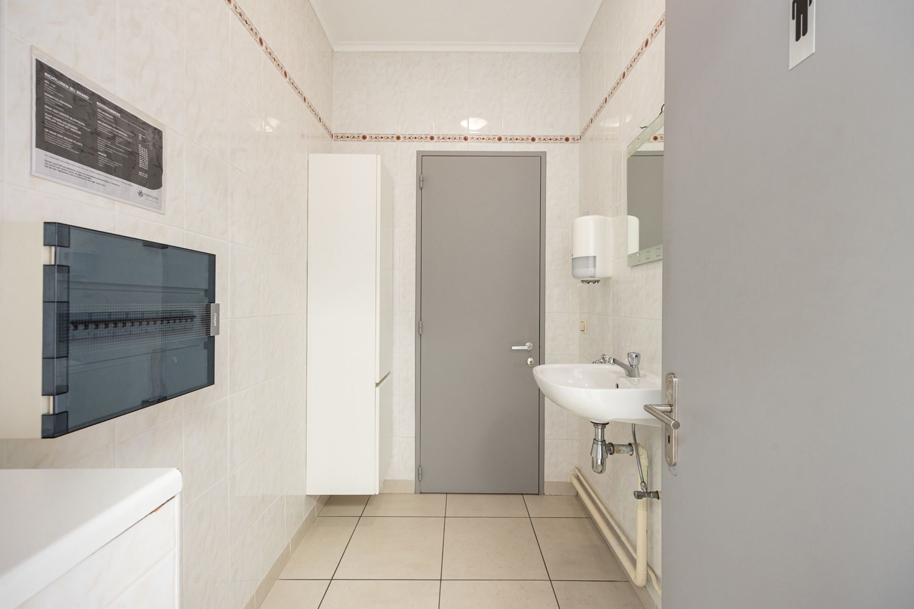 Kantoorgebouw met 2 garages en gunstig EPC nabij Antwerpen centrum en Antwerpse haven! foto 20