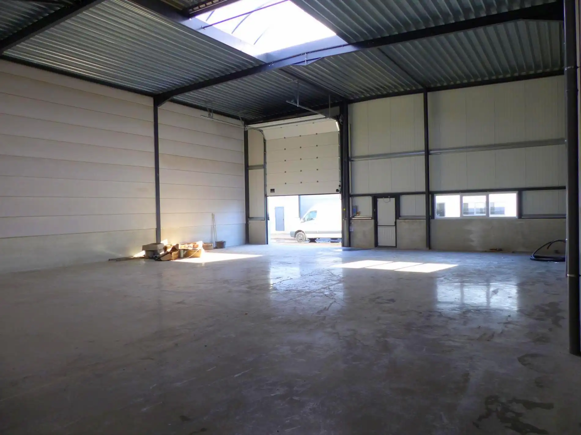 Loods te huur op uitstekende ligging. foto 3