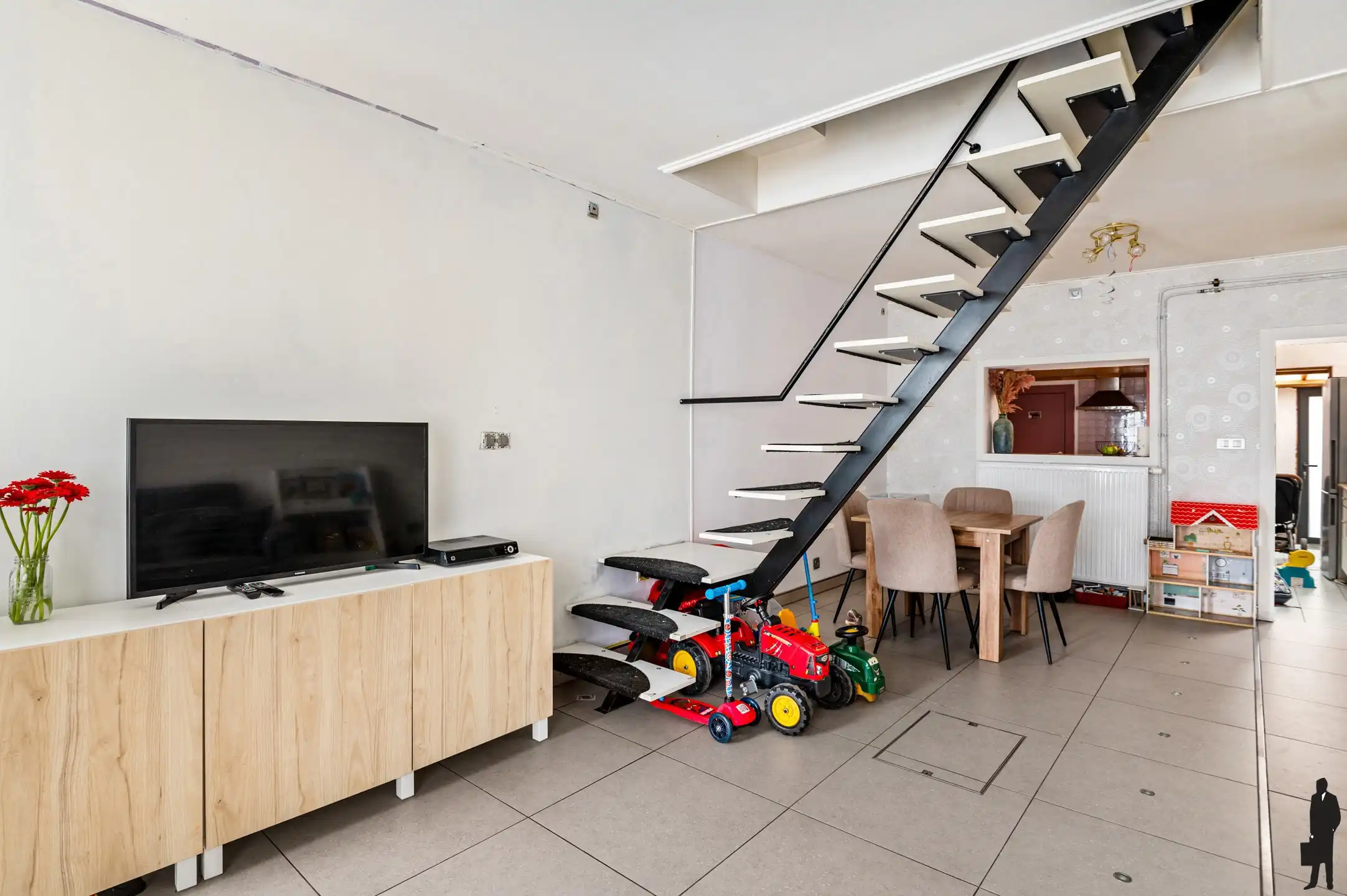 Charmante welgelegen woning met 2 ruime slpks en mezzanine foto 4