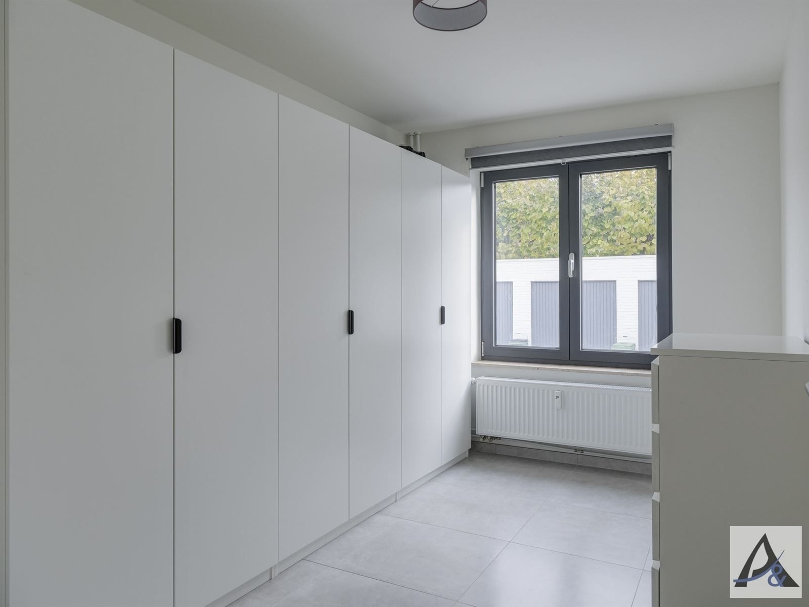 Instapklaar gelijkvloers appartement in hartje Bilzen met garage foto 16