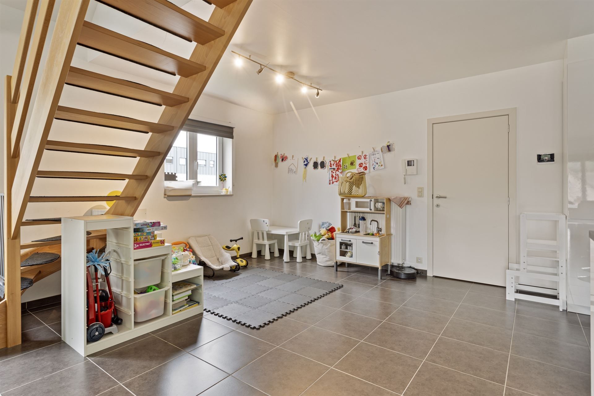 UItzonderlijk ruim duplex appartement van 164 m² foto 6