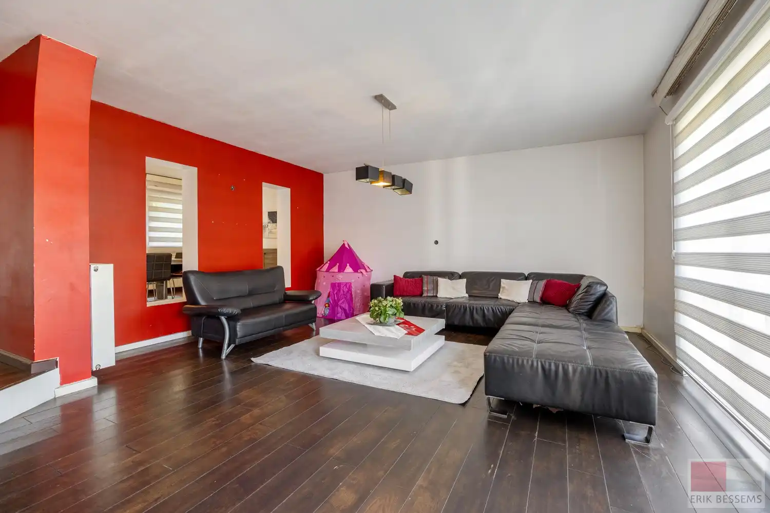 Op te frissen, vrijstaande woning met veel potentieel op royaal perceel van 1080 m², deze te moderniseren woning combineert een bewoonbare oppervlakte van 199 m² foto 5