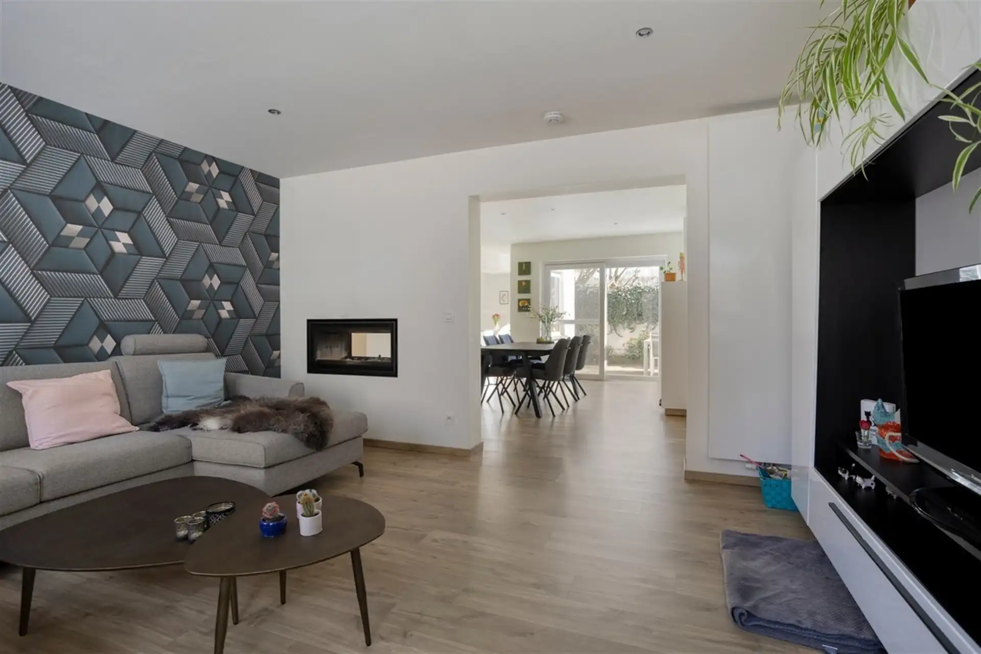 Ruime, volledig gerenoveerde woning in hartje centrum foto 7