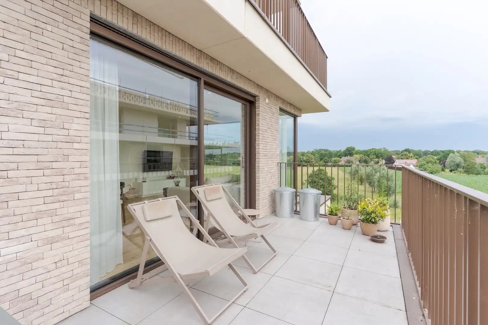 Hoogwaardig afgewerkt appartement op de derde verdieping met panoramisch zicht, terras, autostaanplaats en berging. foto 10