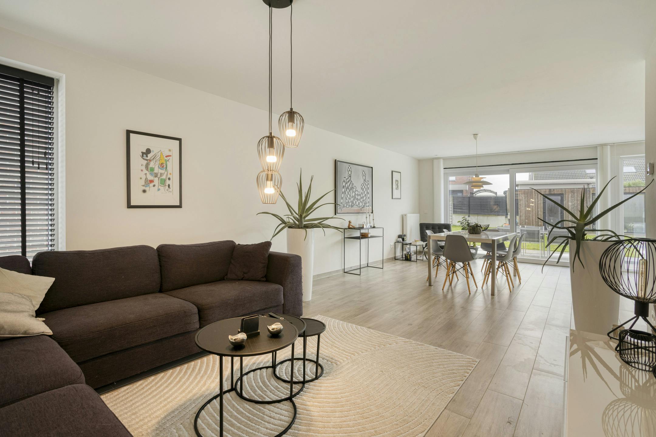 Recente woning (2020) met 4 slaapkamers te koop in Aartrijke foto {{pictureIndex}}