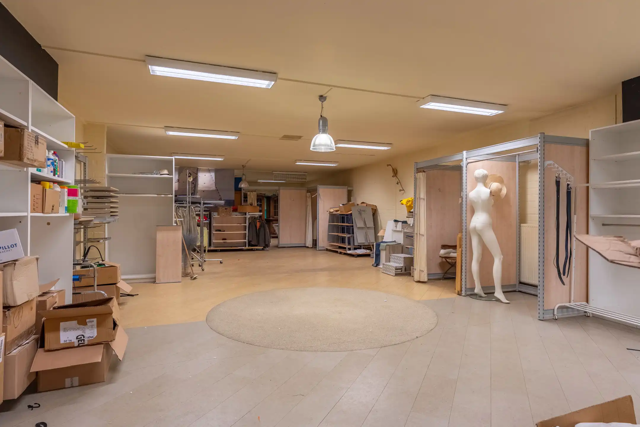 Goed gelegen gelijkvloers handelspand van maar liefst 436m² foto 19