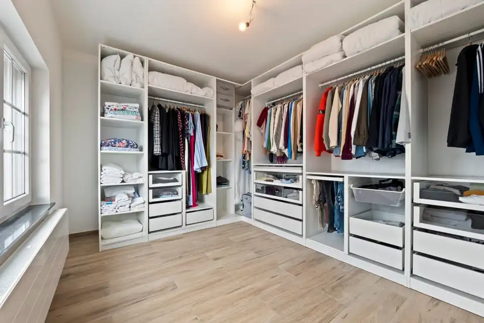 RUIME, GERENOVEERDE OPEN BEBOUWING MET 6 SLKS EN KNAPPE TUIN IN ALKEN foto 23