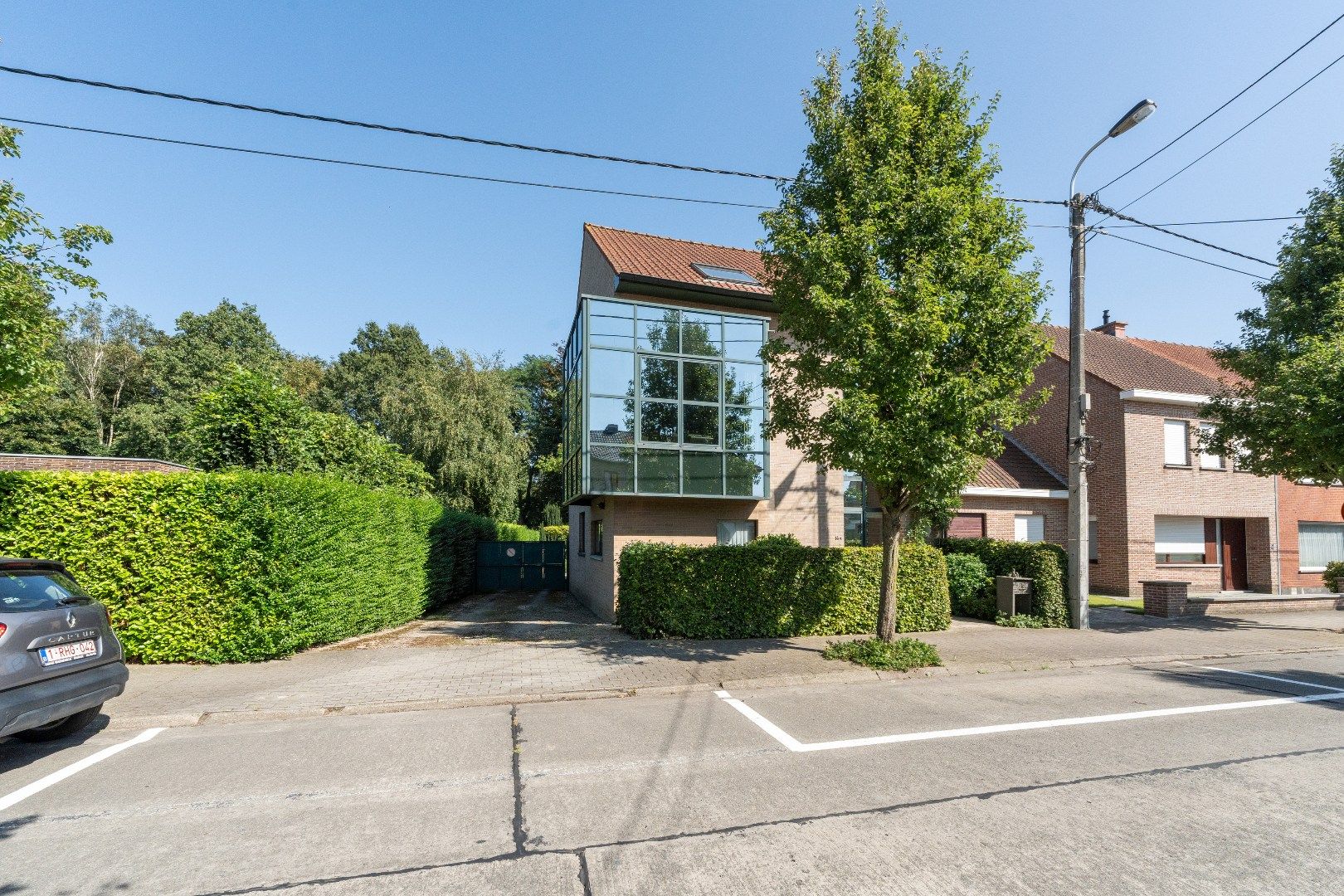Unieke woning vlakbij het centrum op een perceel van 1012 m², Lichtervelde. foto {{pictureIndex}}