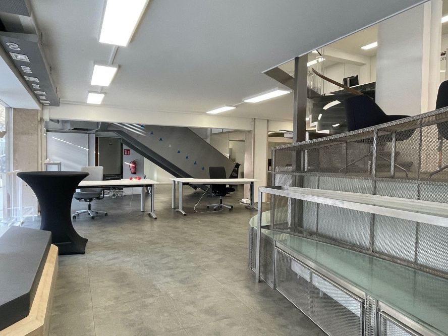 Instapklaar en polyvalent handelspand/kantoor te huur foto 4