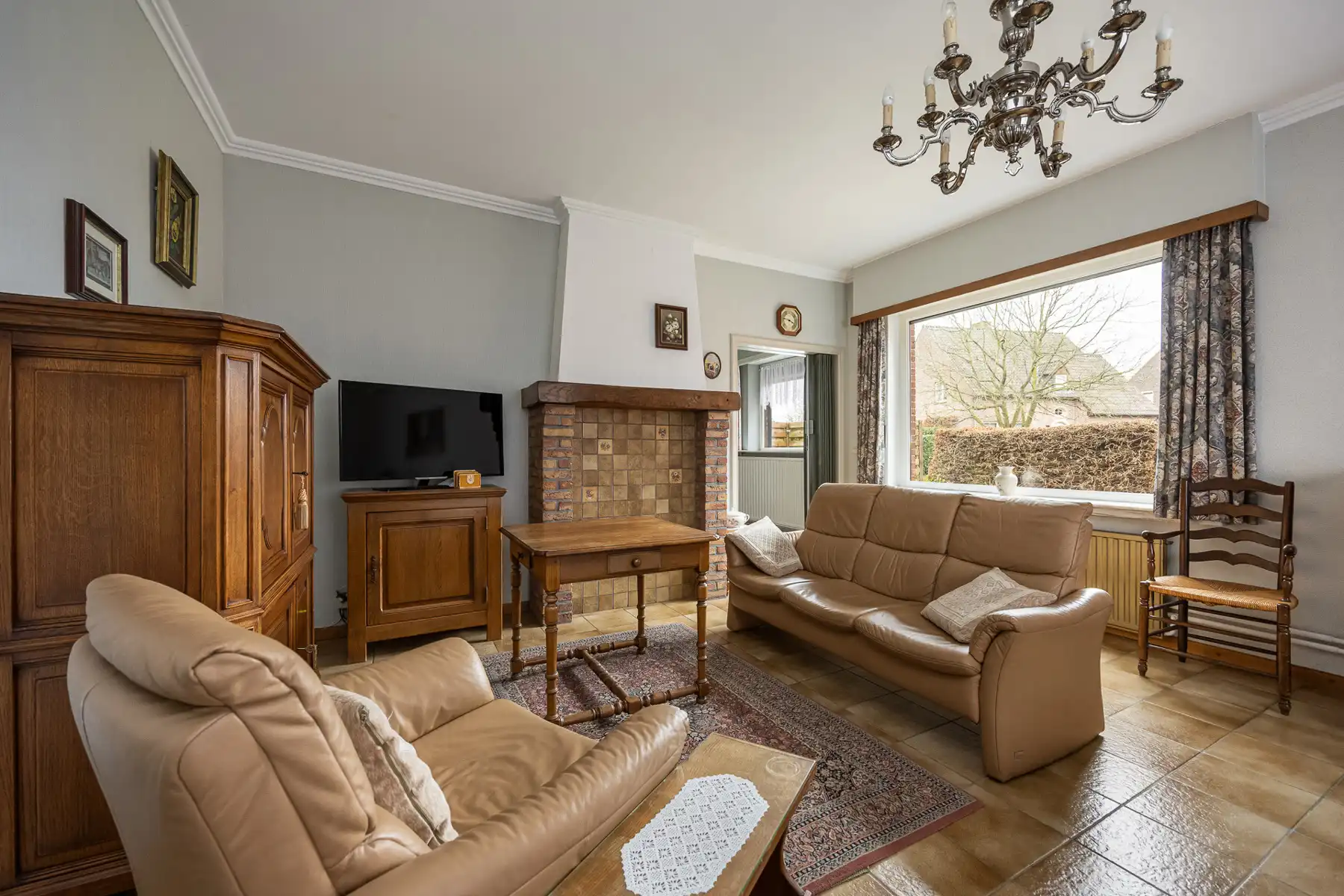 Vrijstaande eengezinswoning met 3 slaapkamers op een perceel van 912m².  foto 5