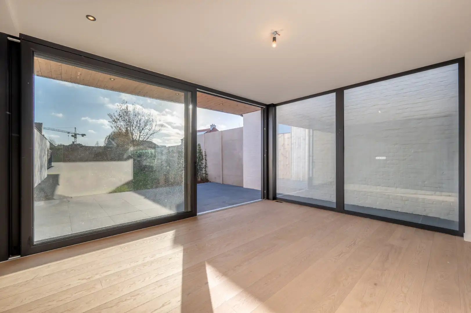 Volledig gerenoveerde en energiezuinige woning met prachtige diepe tuin foto 5