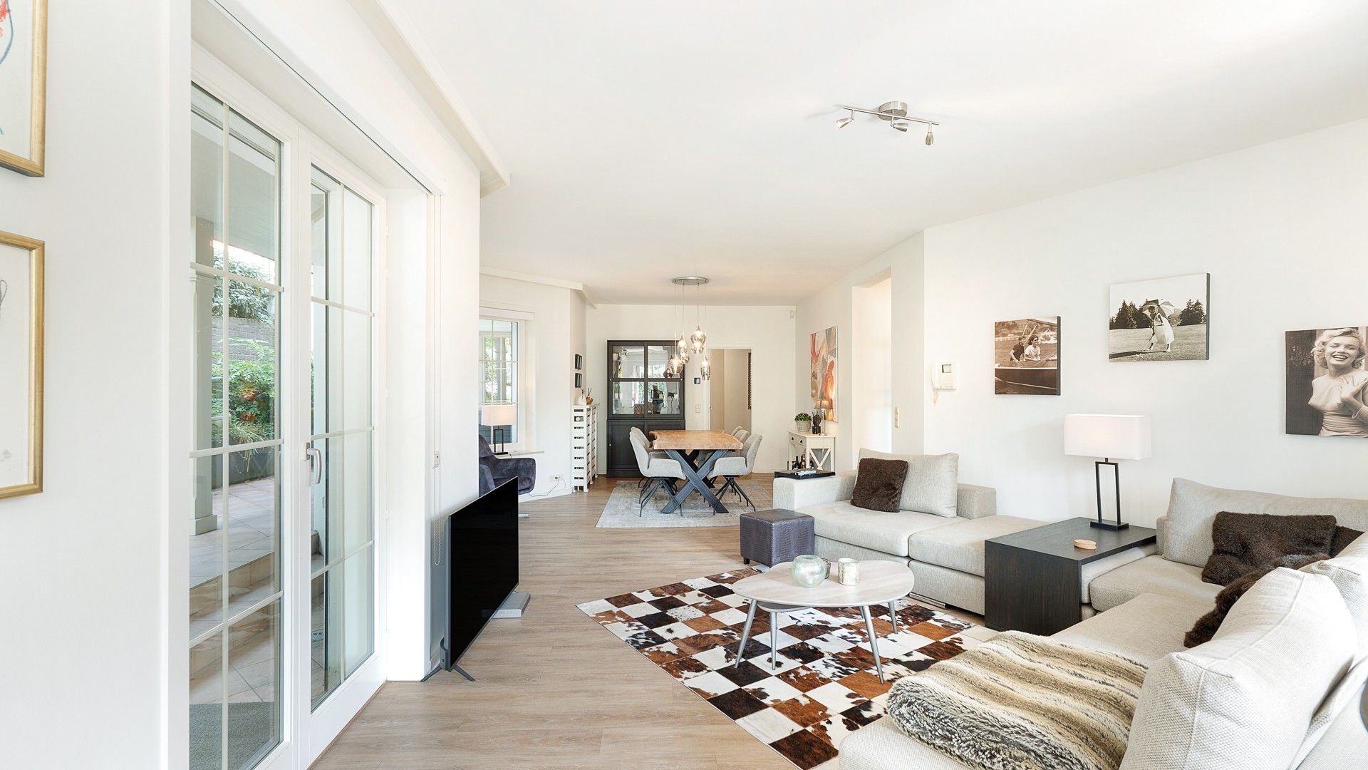 Heel ruim appartement van 165m² in de villaresidentie Elysée vlakbij het strand en het Albertplein, hartje Zoute. foto 2