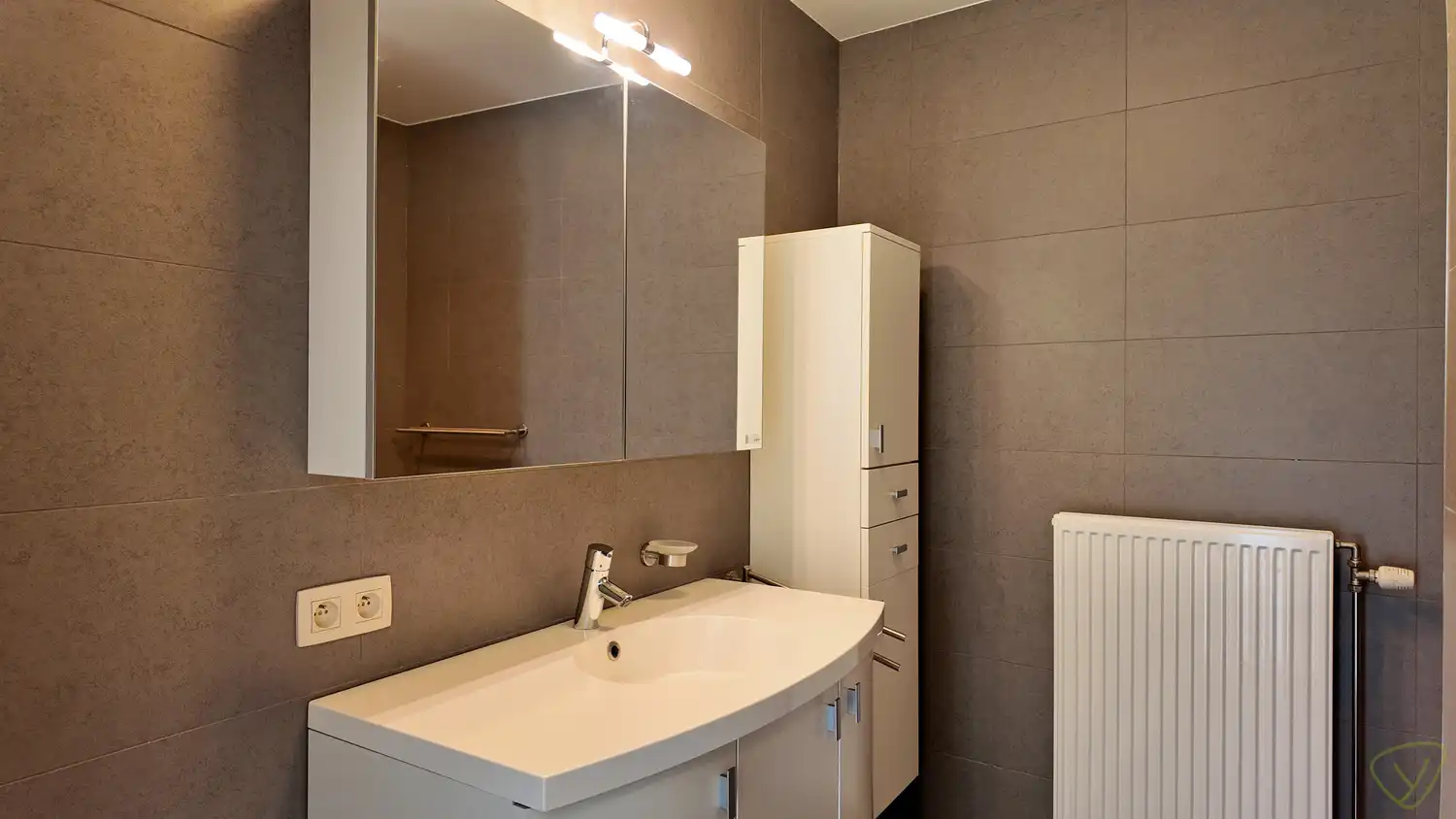 Lichtrijk appartement met panoramisch uitzicht op de Markt van Eeklo! foto 16