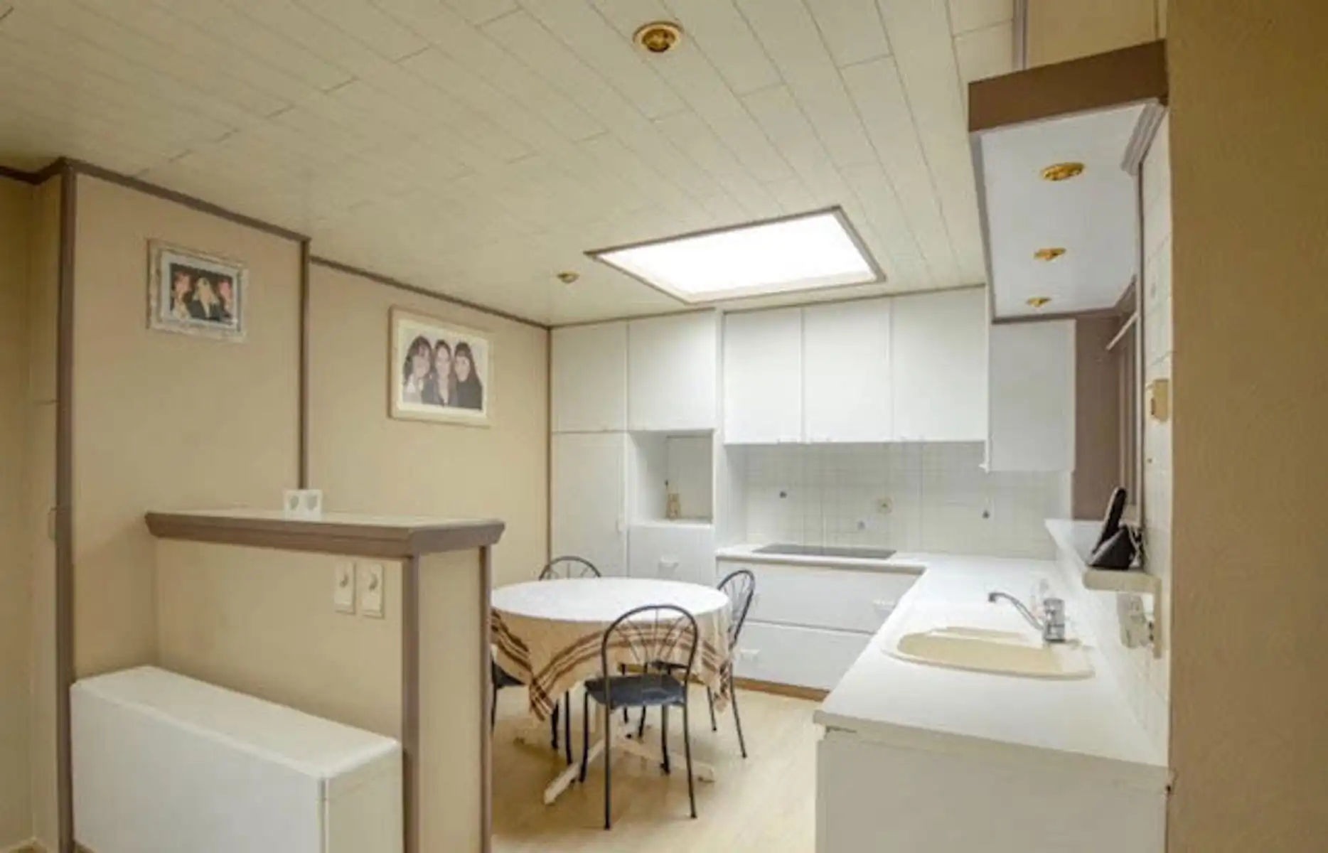 Instapklaar handelspand met woonst op topligging in Oostende foto 6