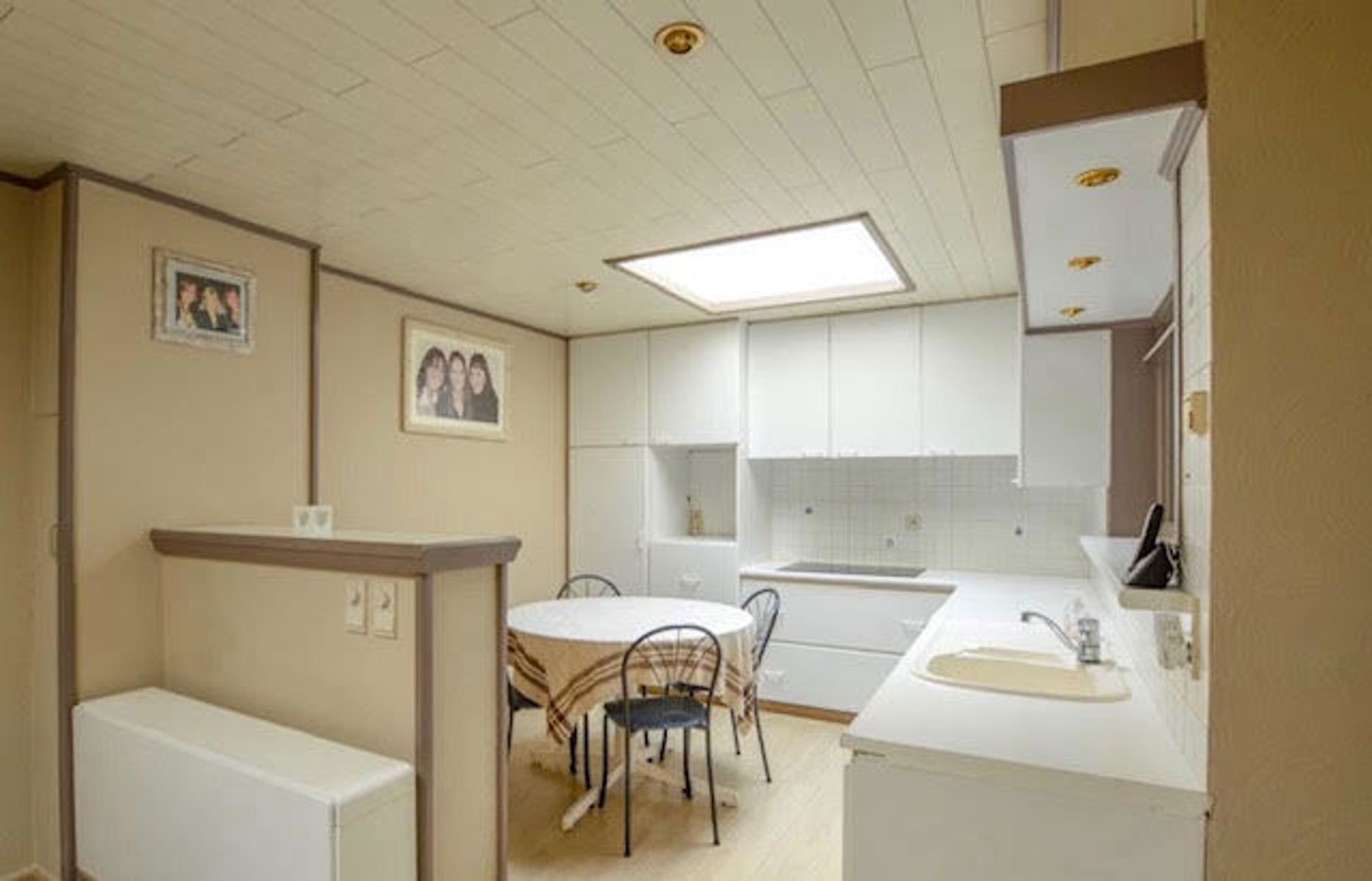 Instapklaar handelspand met woonst op topligging in Oostende foto 6