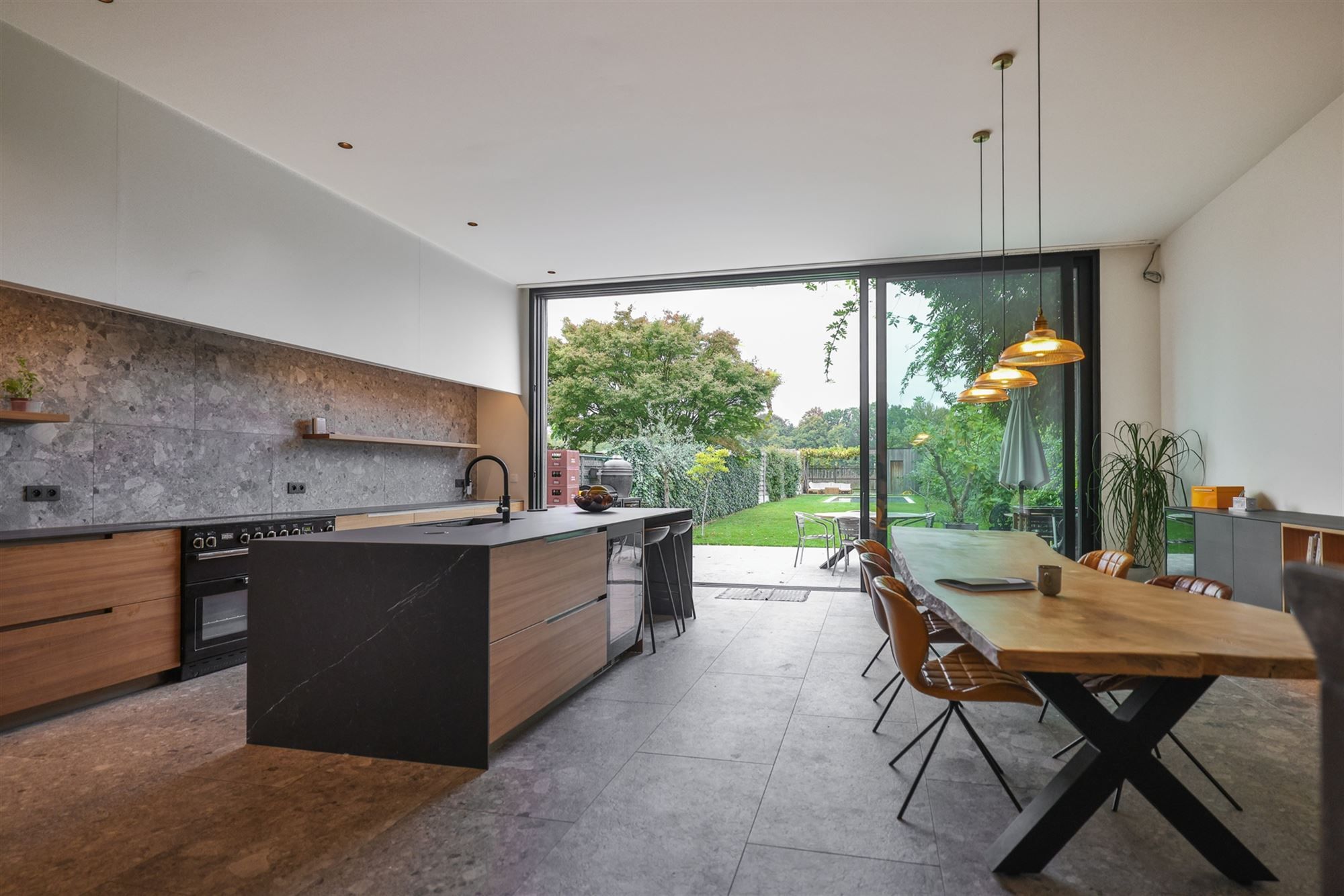 Buitengewone woning op knap perceel en adembenemend uitzicht foto 2