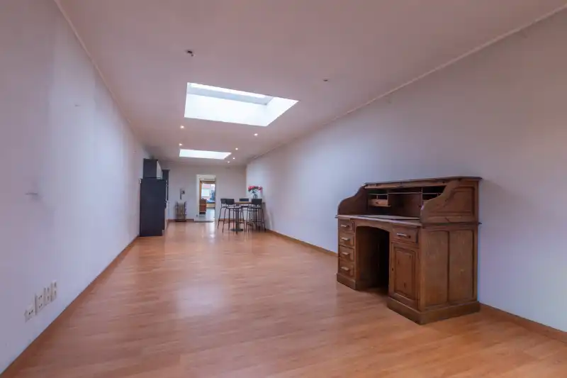 Handelshuis : winkel +/-  50m² , 3 slaapkamers, ruime  leefruimtes,groot terras... foto 8