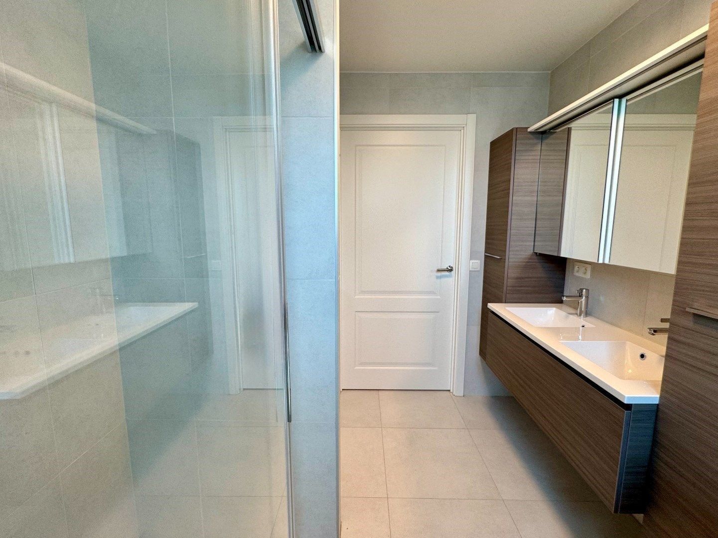 Luxueus appartement met panoramisch uitzicht in residentie Greentower foto 16