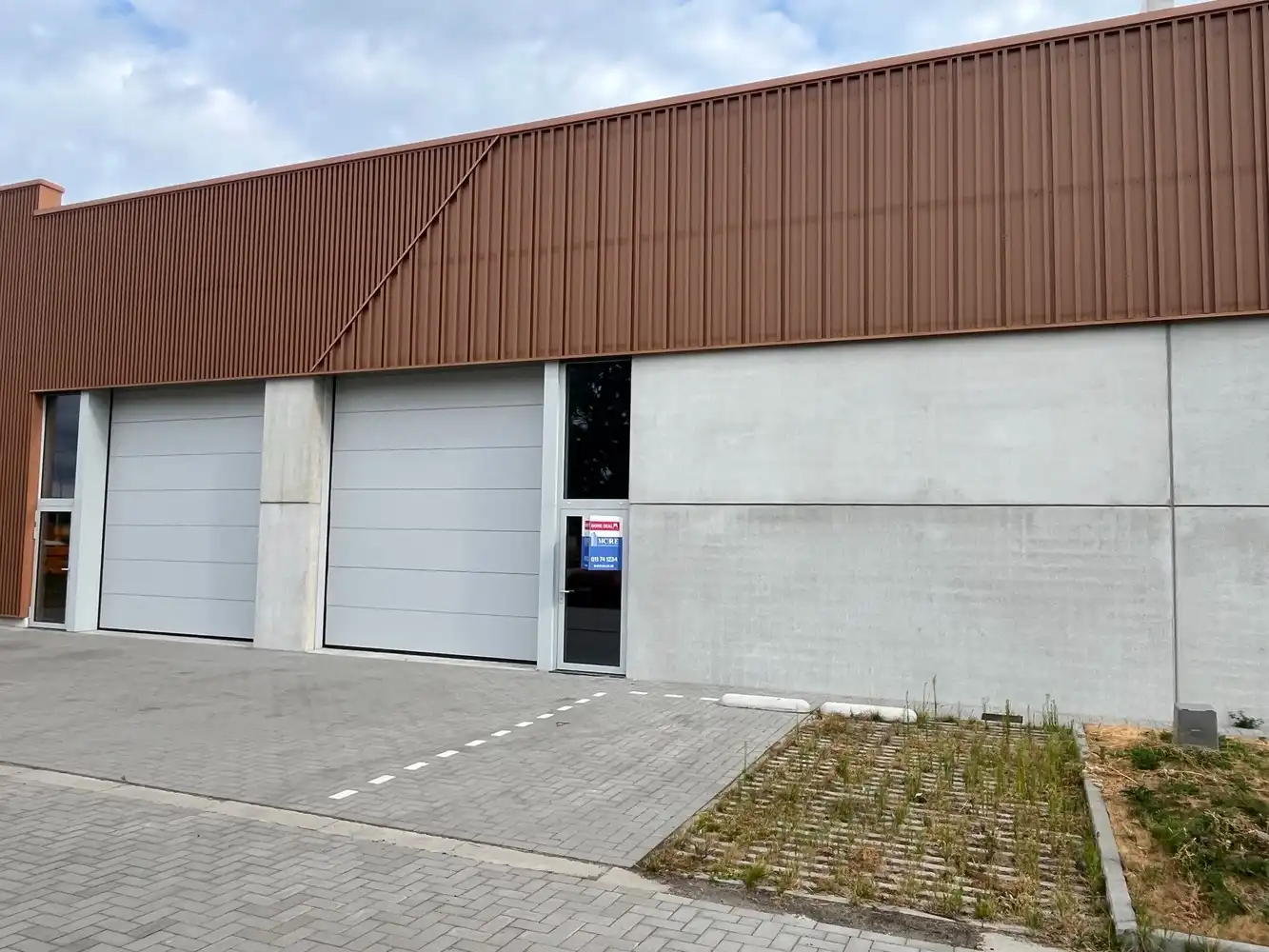 Nieuwbouwhal 210m² foto {{pictureIndex}}