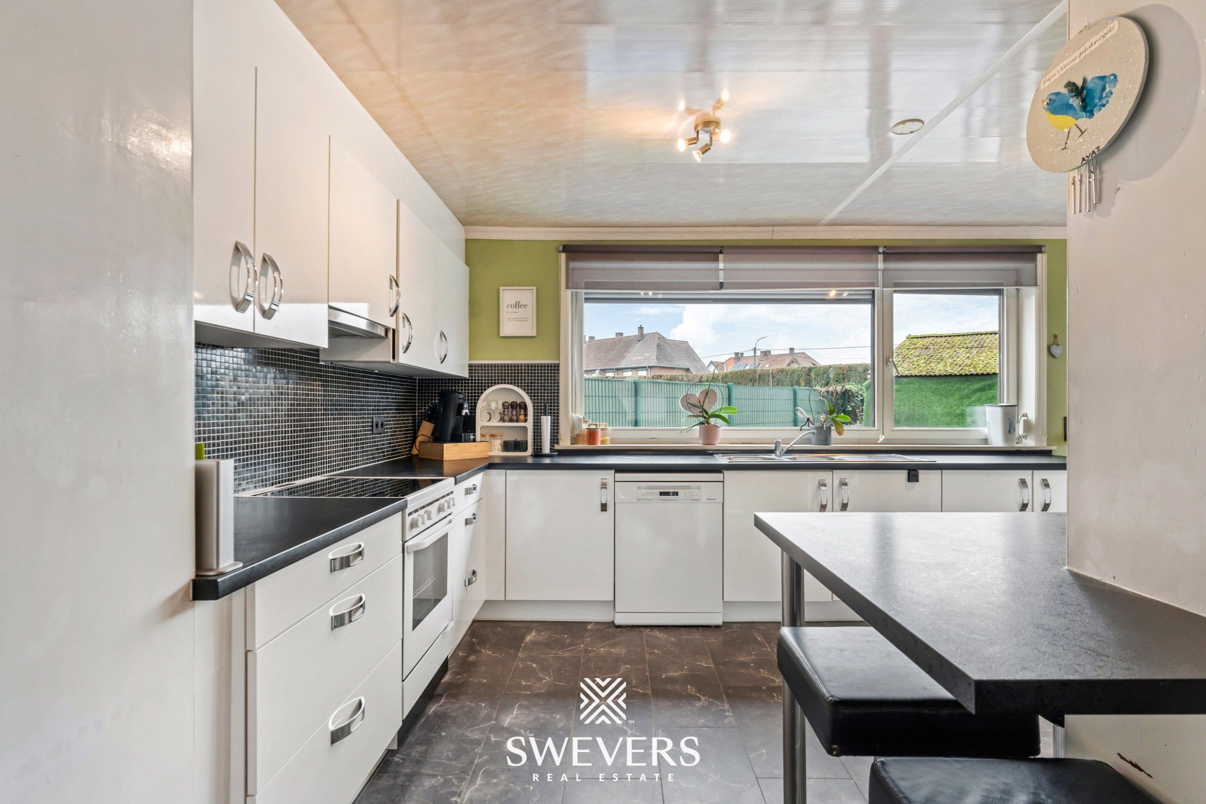 Instapklare gezinswoning met privacy en ideale ligging in Genk foto 13