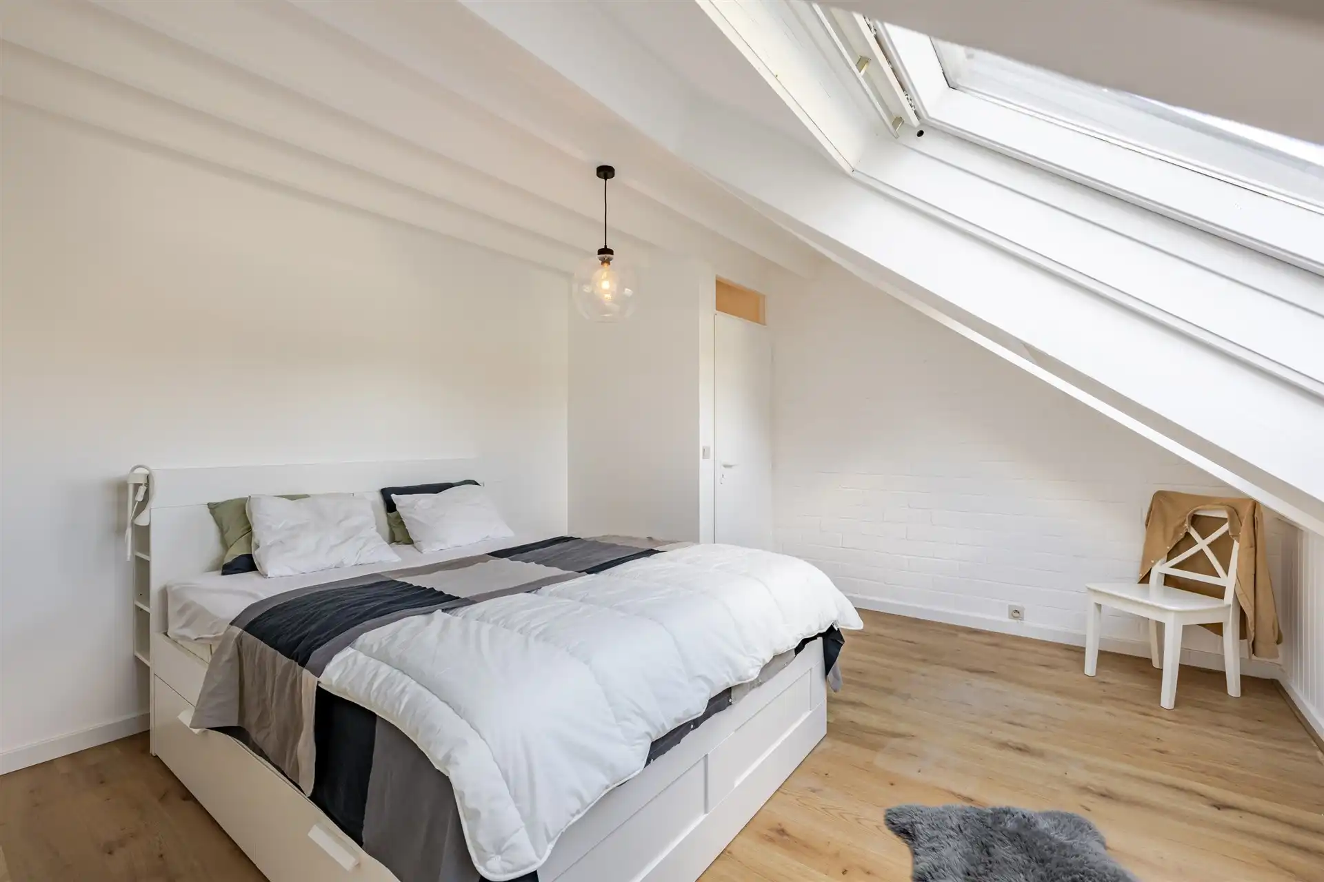 Riante woning met 4 slaapkamers , tuin en praktijk foto 45