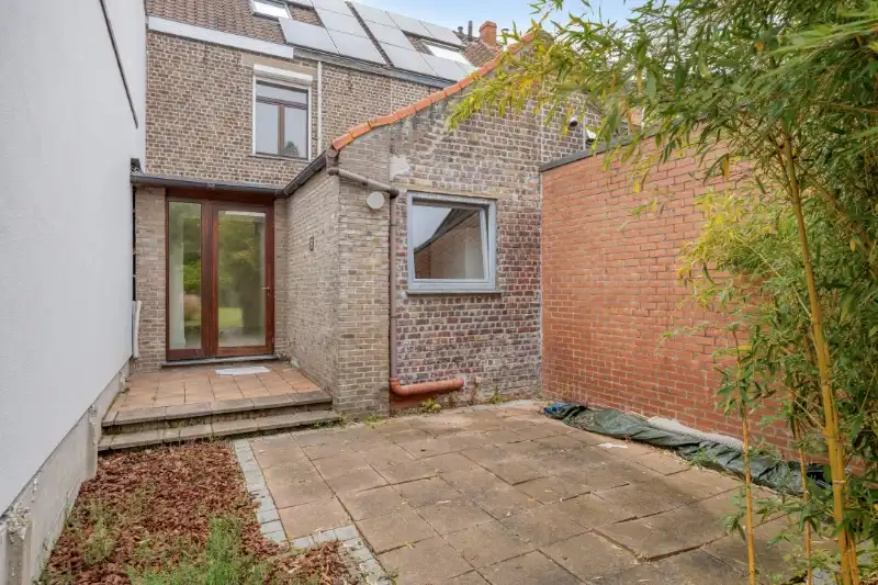 CHARMANTE WONING MET ZONNEPANELEN EN ZUIGERICHTE TUIN foto 2