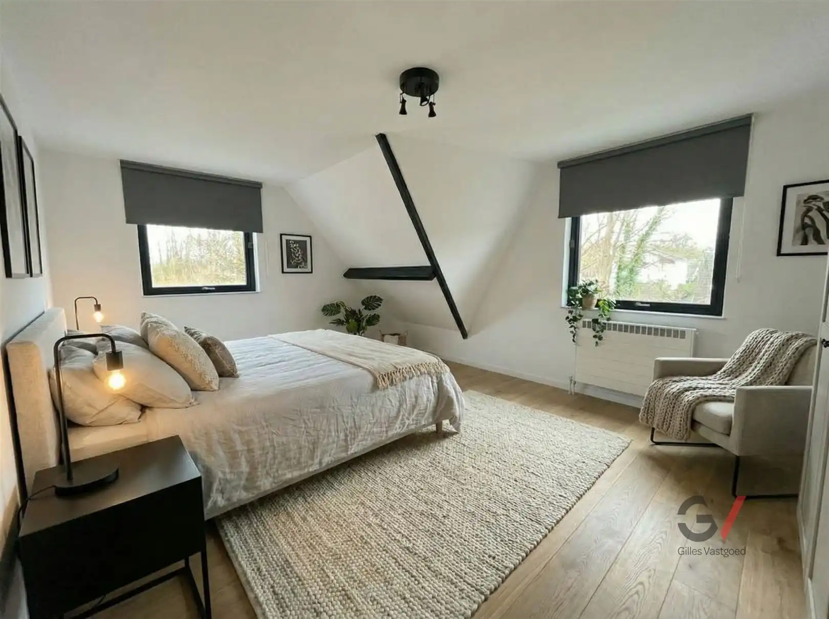 Woning met veel potentieel en karakter foto 13