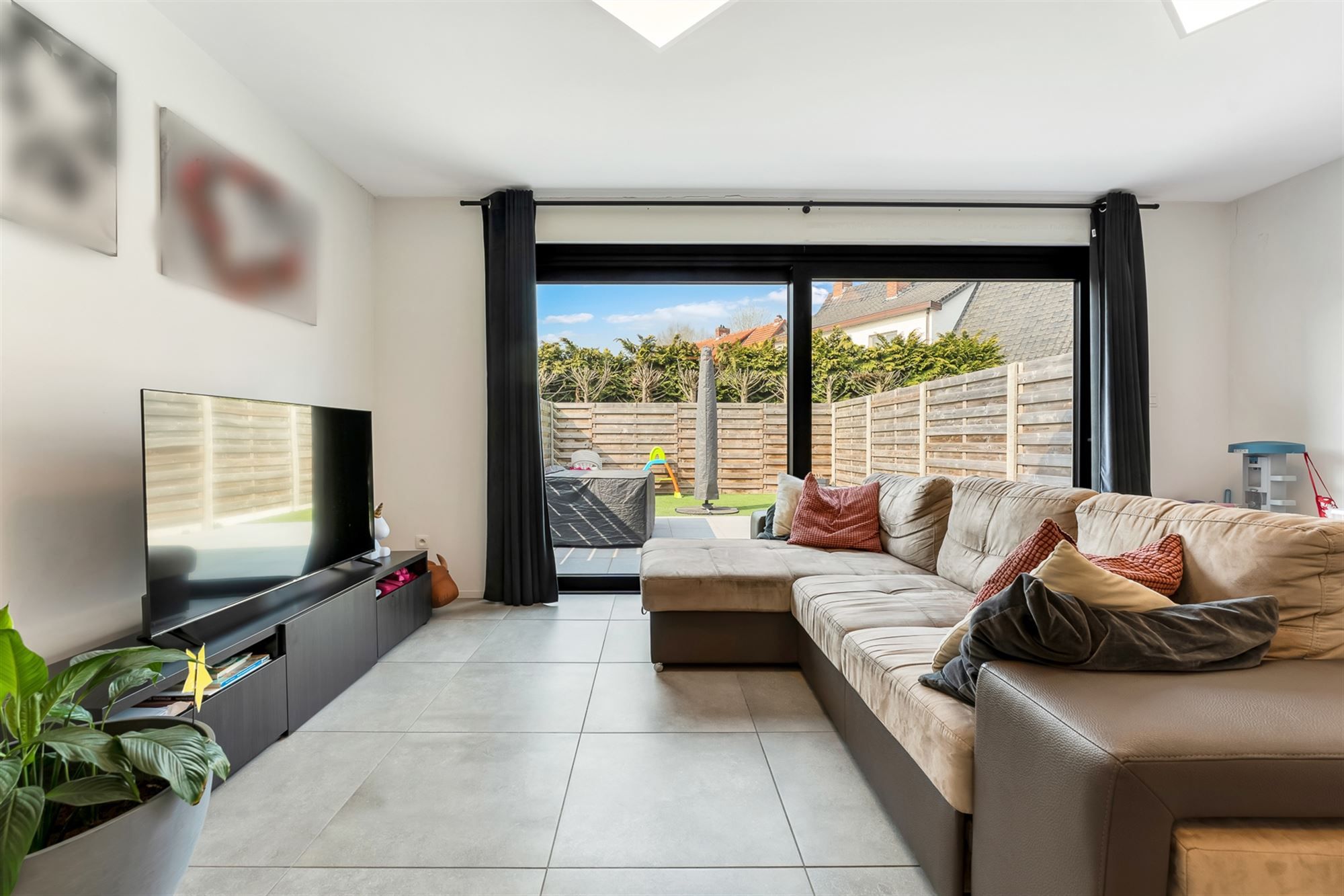 PERFECT ONDERHOUDEN EN INSTAPKLARE WONING MET 3 SLAAPKAMERS EN INPANDIGE GARAGE TE OLMEN foto 3