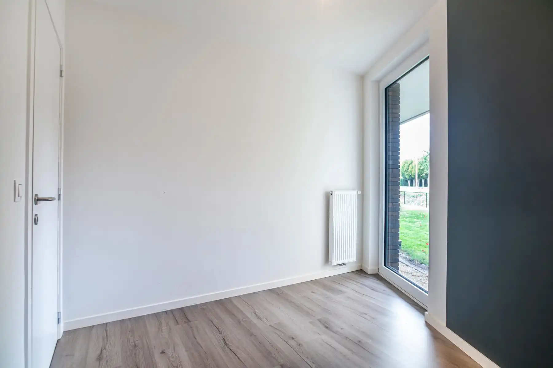 Lichtrijk gelijkvloers appartement met terras en tuinzicht foto 19