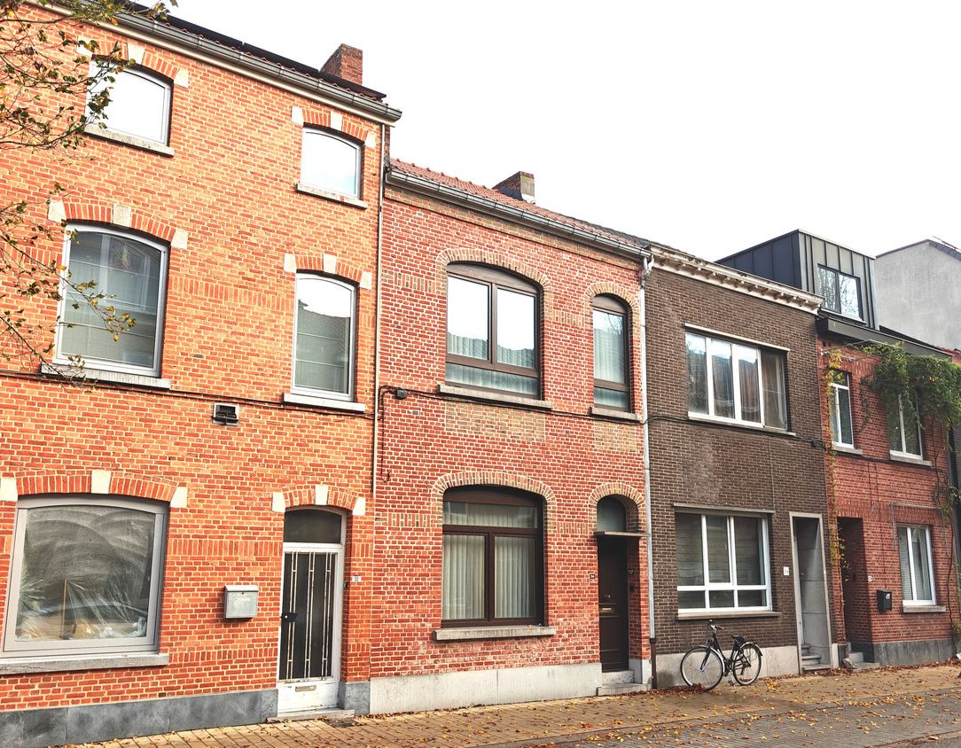 Te renoveren rijwoning met 3 slaapkamers en leuke tuin foto 2