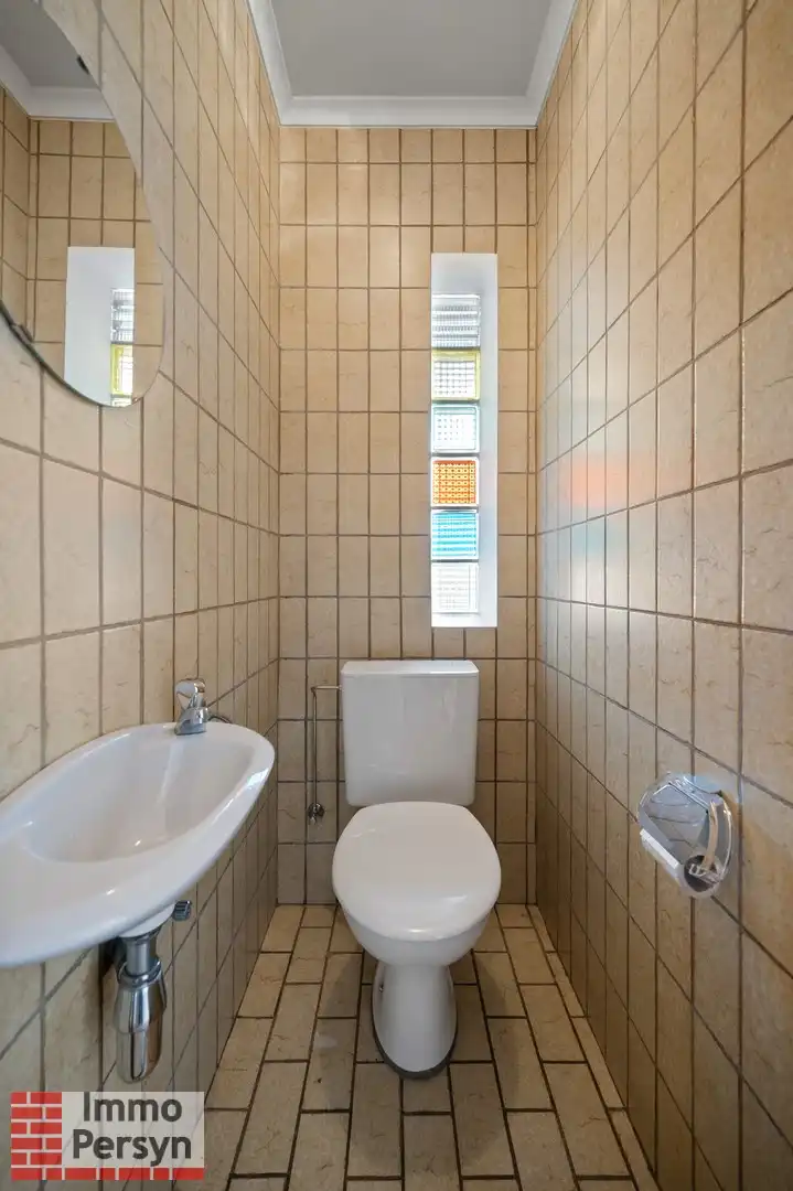 Vrijstaande bungalow met bijgebouw op een riant perceel foto 15