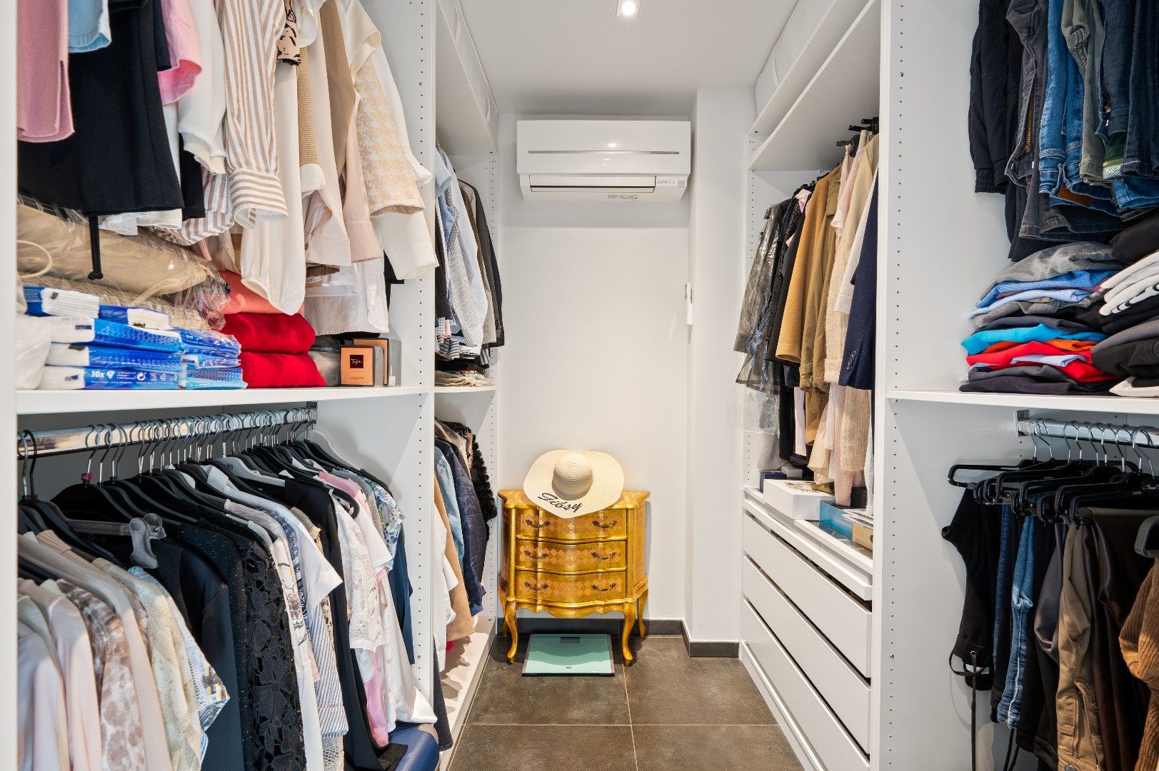 Instapklare, moderne penthouse op de Grote Markt in Tienen foto 24