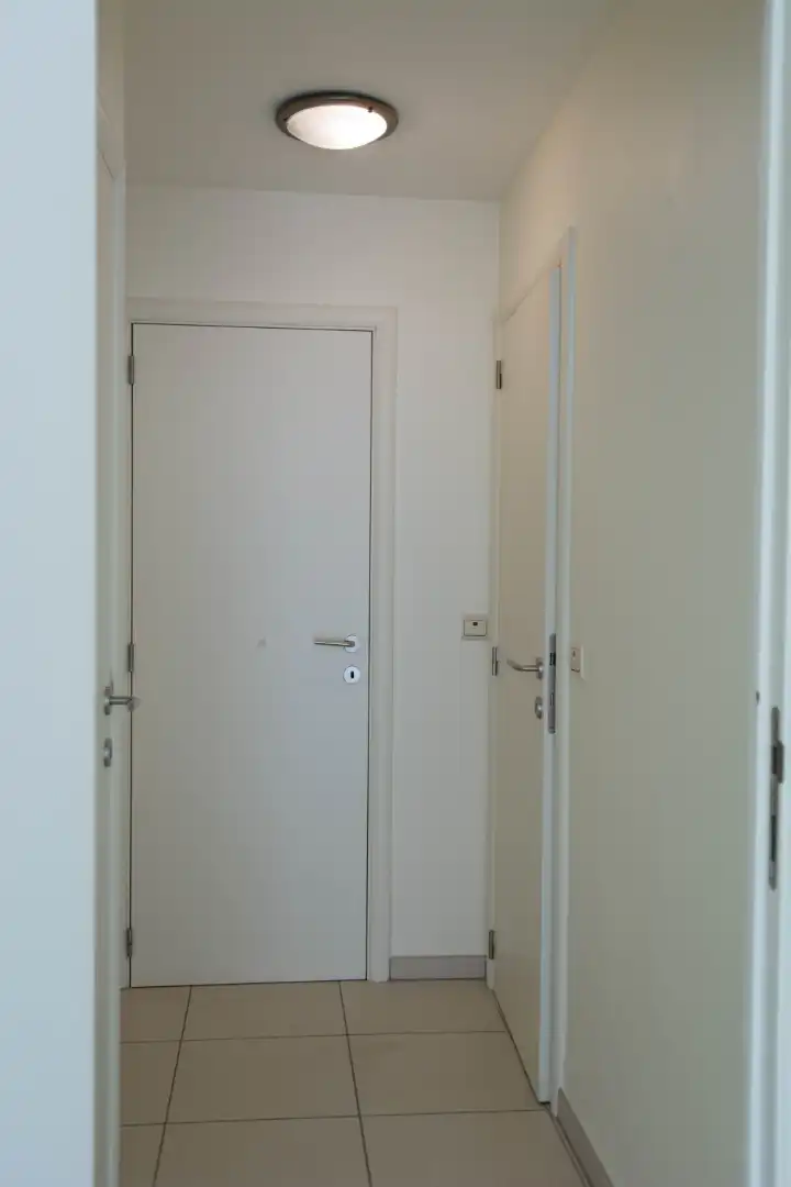 Ongemeubelde studio op de eerste verdieping foto 8