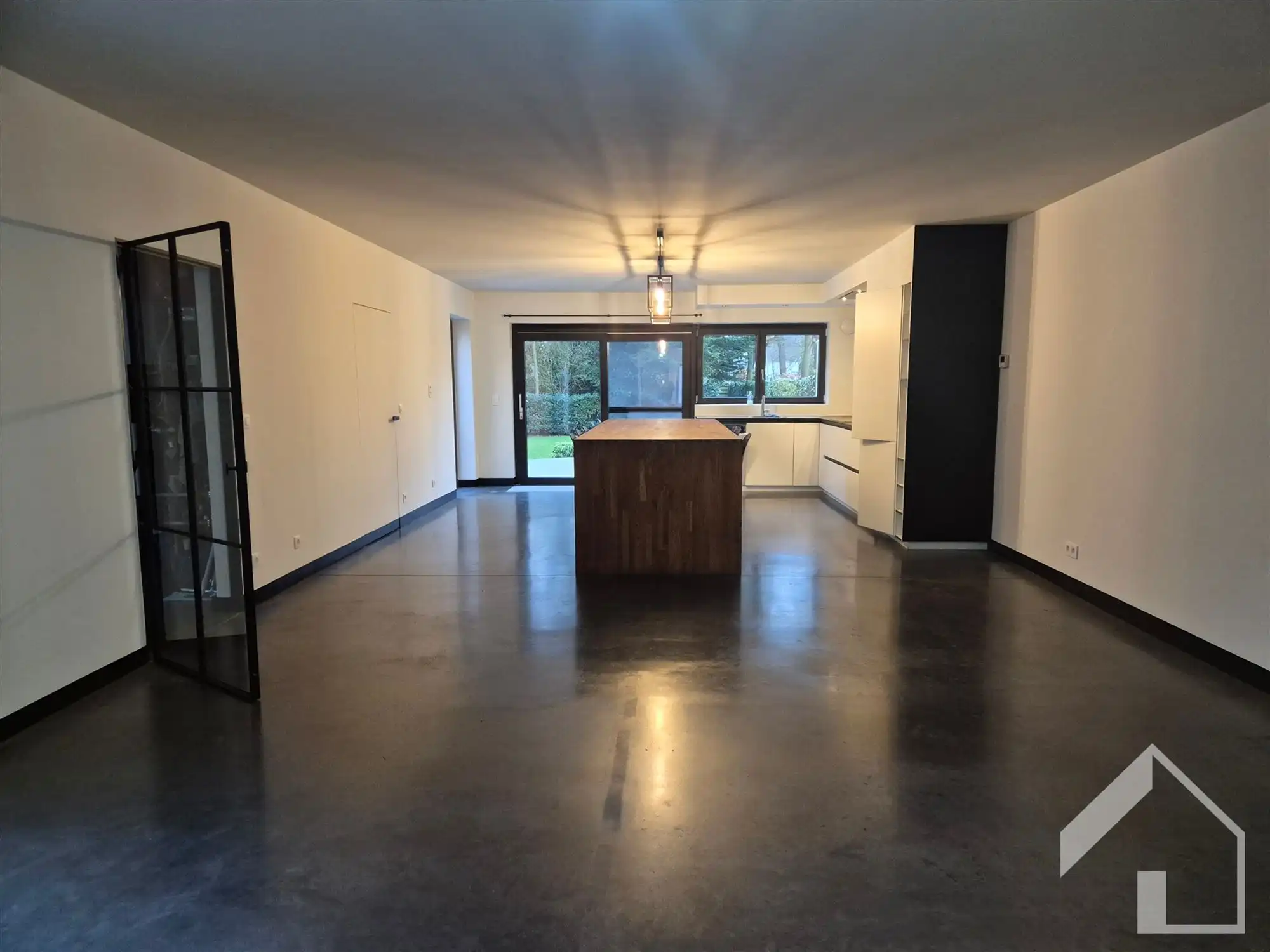 Lichtrijke huurwonig met leuke tuin, terras,oprit en 3 ruime slaapkamers nabij het centrum van Maria-ter-heid (Brasschaat) foto 4